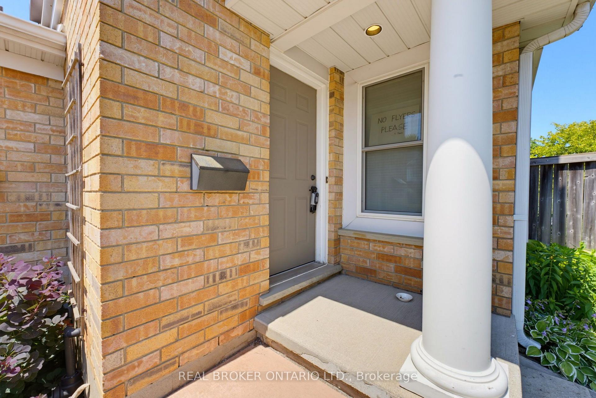 Photo 2 of 520 Mayflower Street, Waterloo, Lexington — HOMEH