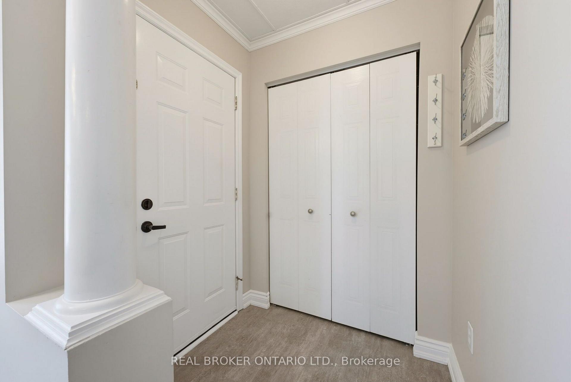 Photo 3 of 520 Mayflower Street, Waterloo, Lexington — HOMEH