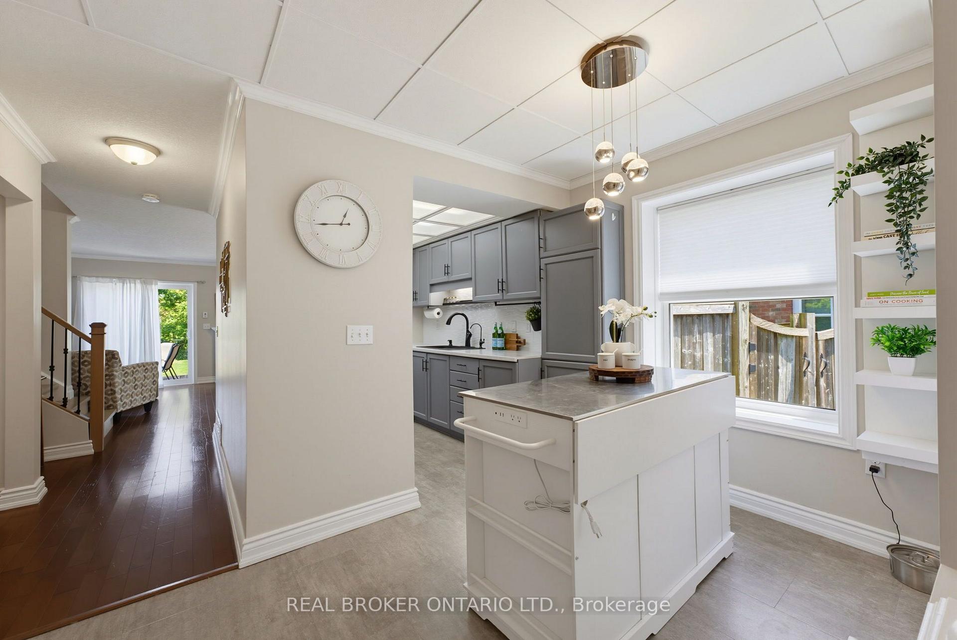 Photo 4 of 520 Mayflower Street, Waterloo, Lexington — HOMEH