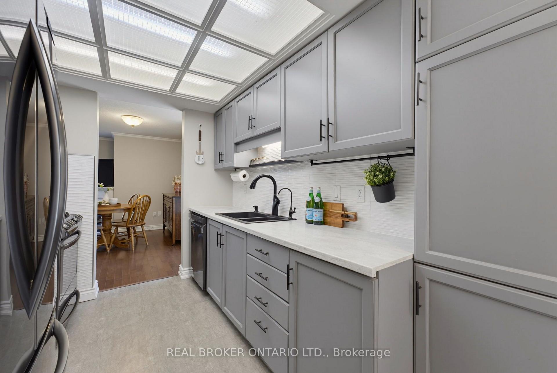 Photo 8 of 520 Mayflower Street, Waterloo, Lexington — HOMEH
