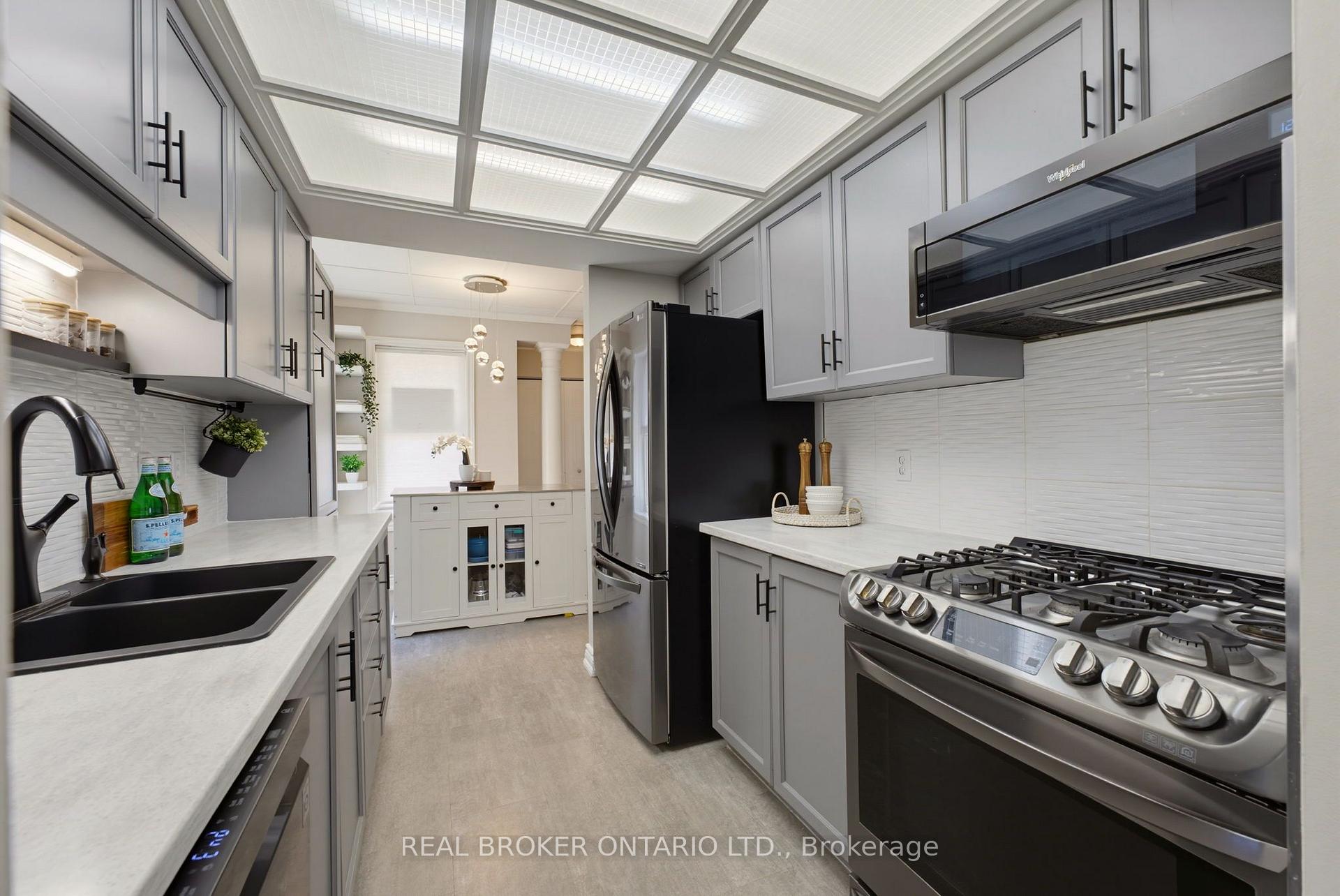 Photo 9 of 520 Mayflower Street, Waterloo, Lexington — HOMEH