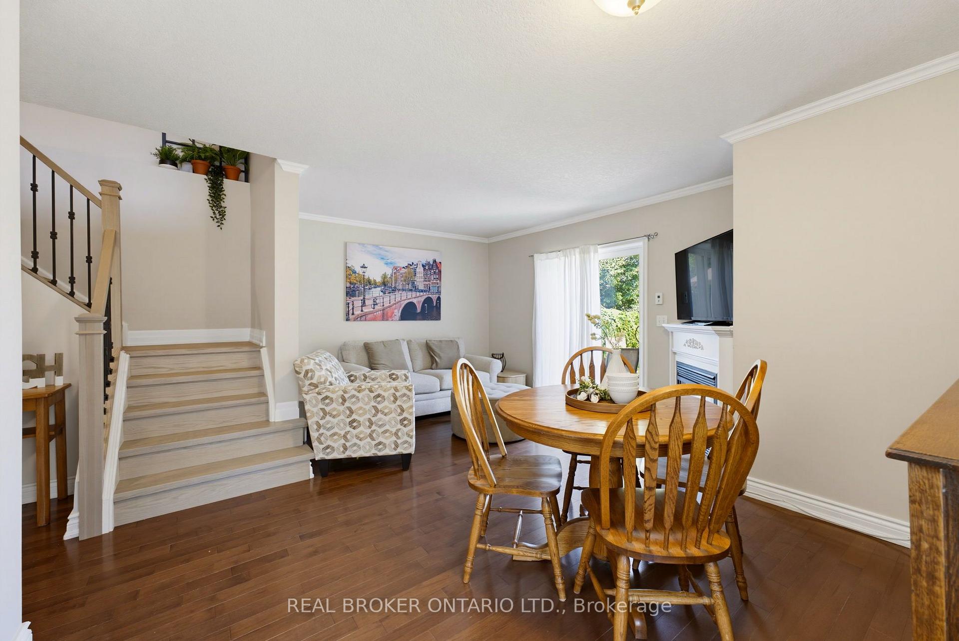 Photo 10 of 520 Mayflower Street, Waterloo, Lexington — HOMEH