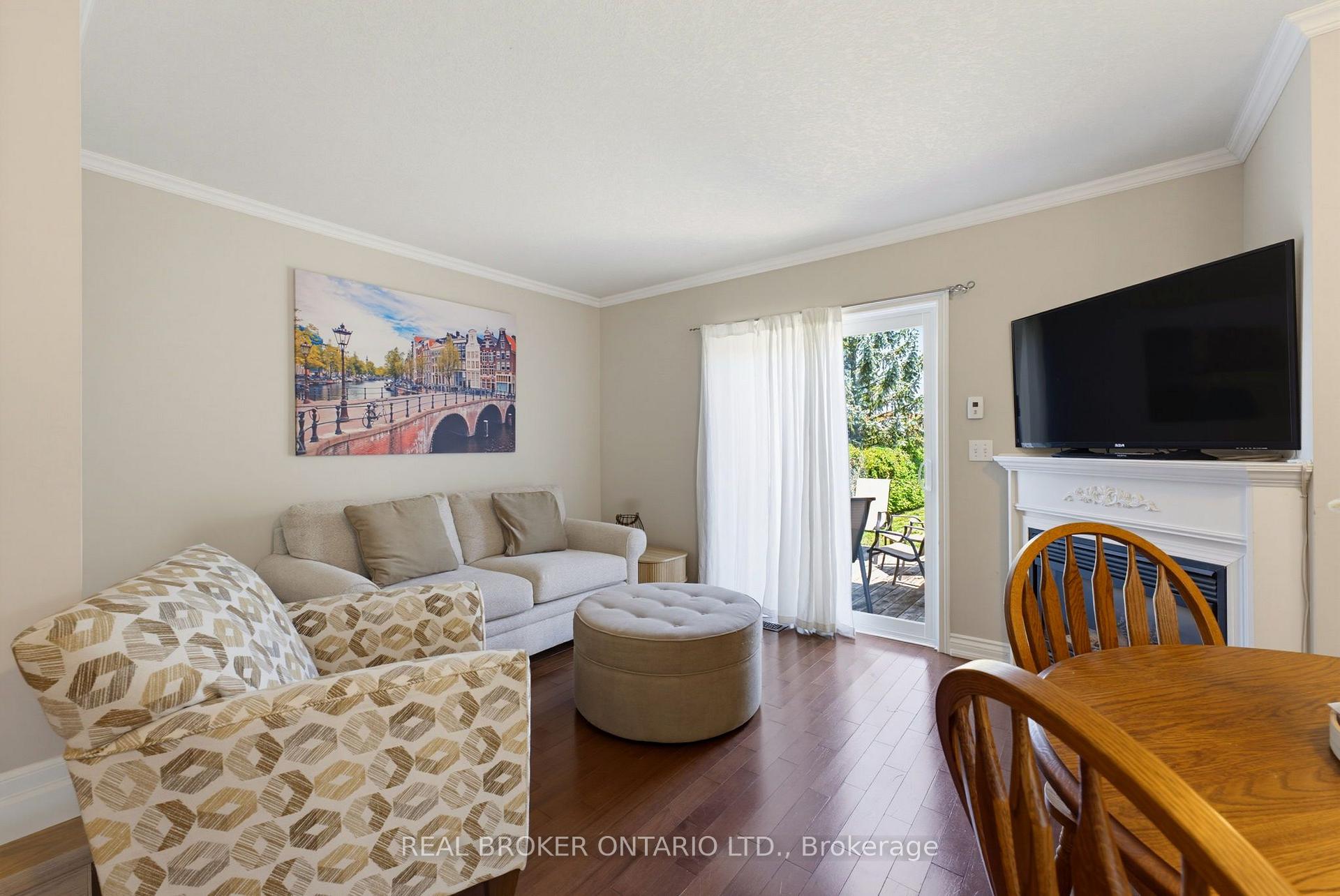 Photo 11 of 520 Mayflower Street, Waterloo, Lexington — HOMEH