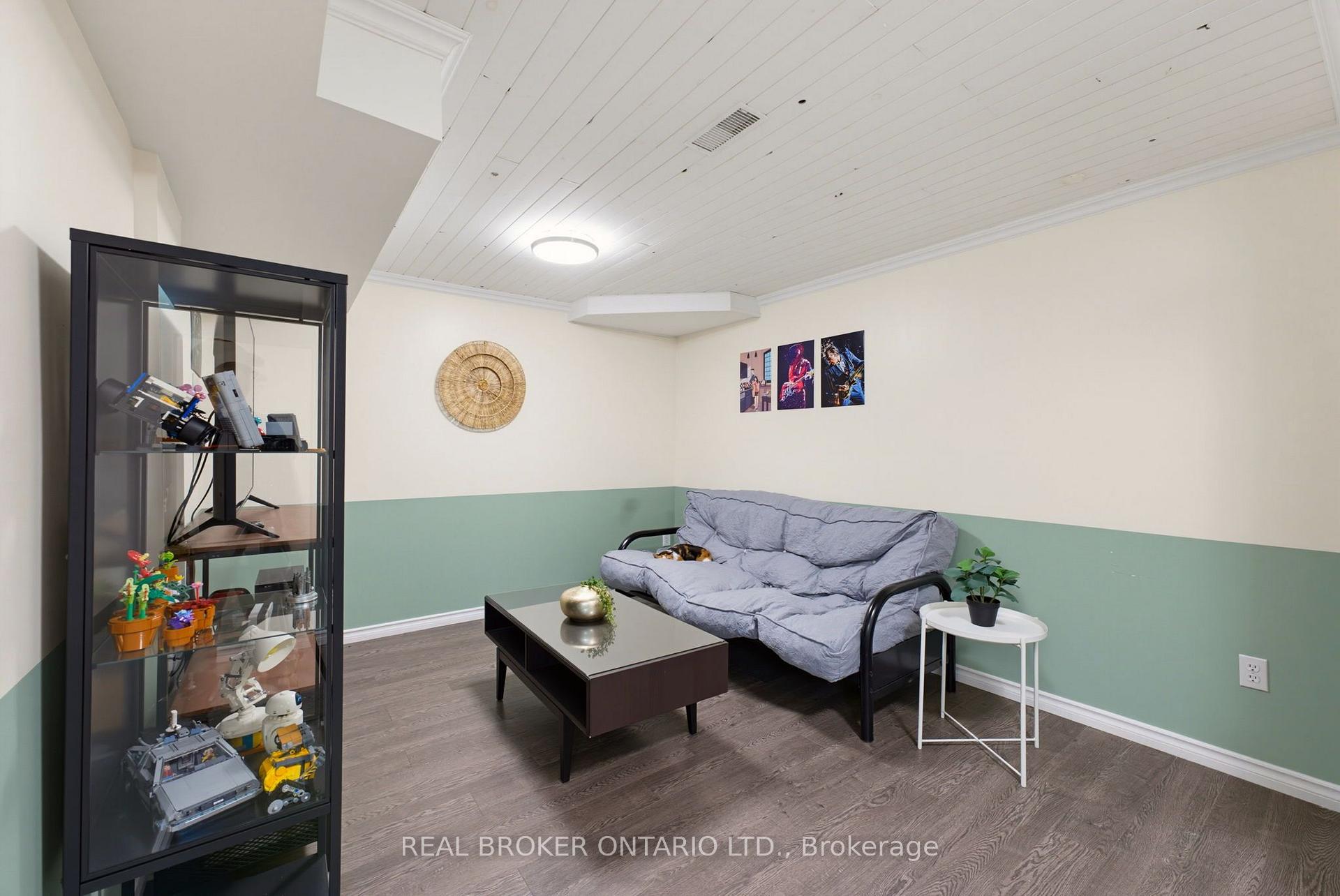 Photo 25 of 520 Mayflower Street, Waterloo, Lexington — HOMEH