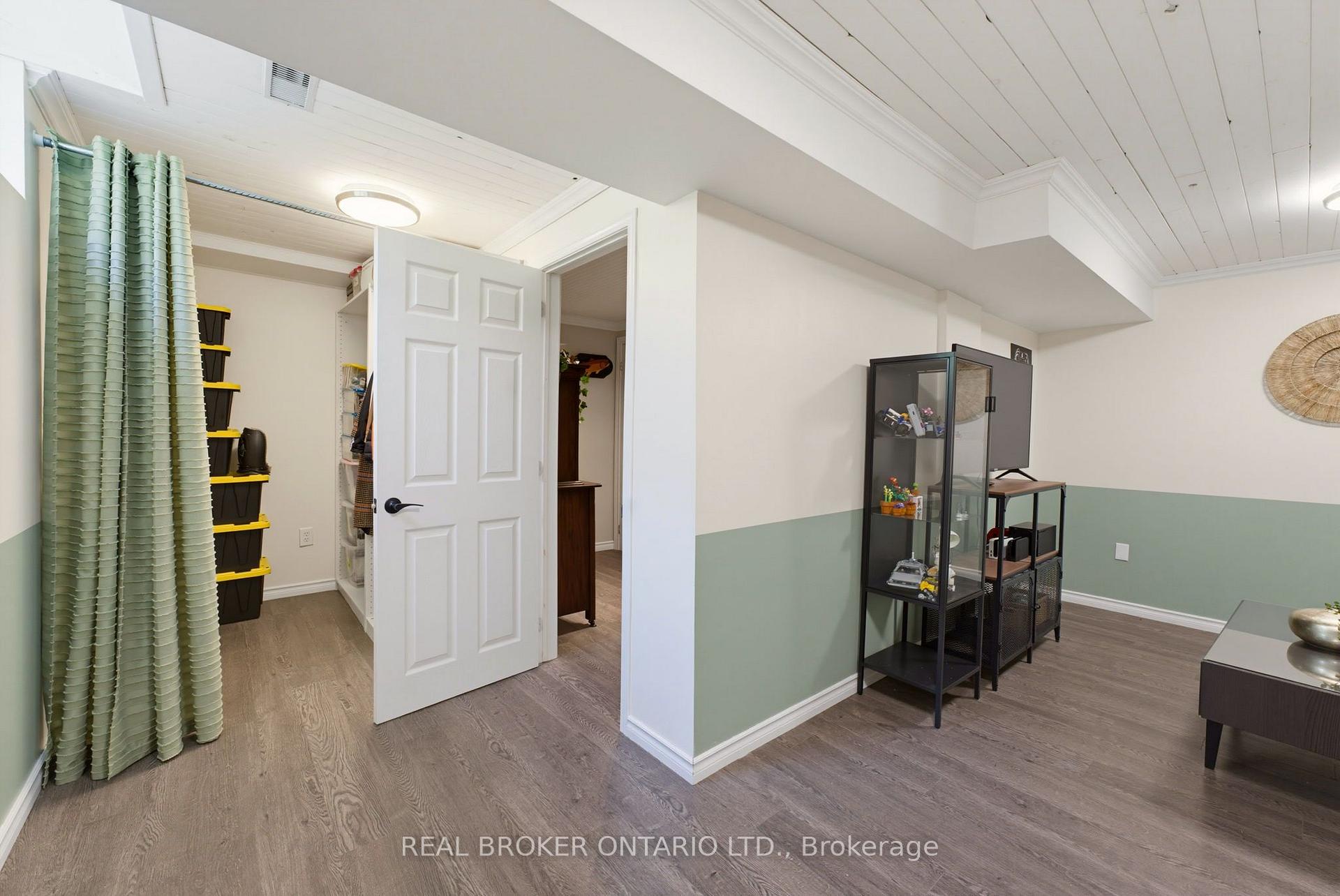 Photo 29 of 520 Mayflower Street, Waterloo, Lexington — HOMEH