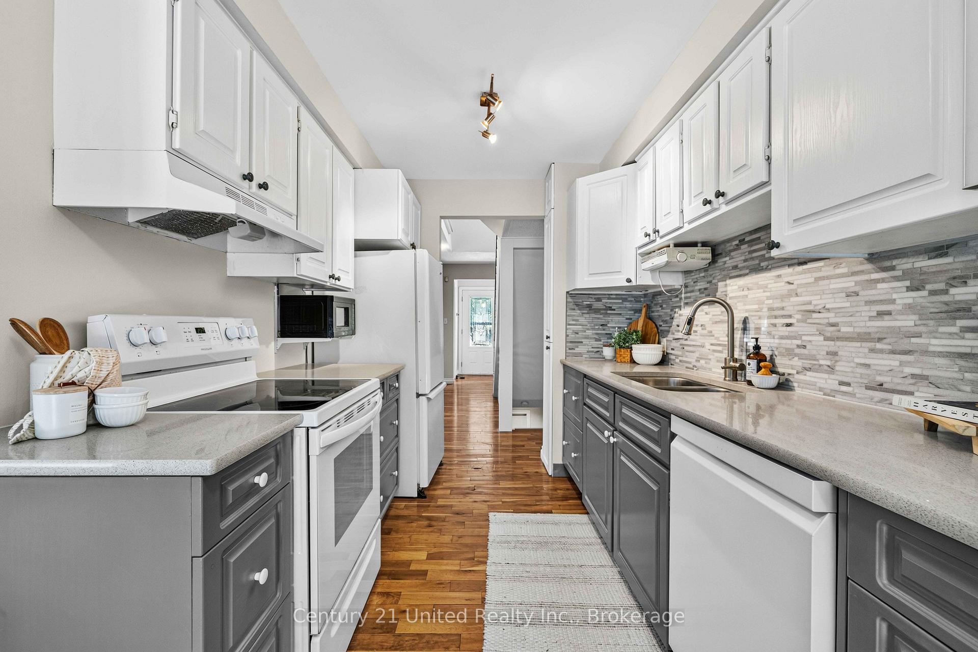 Photo 9 of 518 Reynolds Street, Whitby, Downtown Whitby — HOMEH