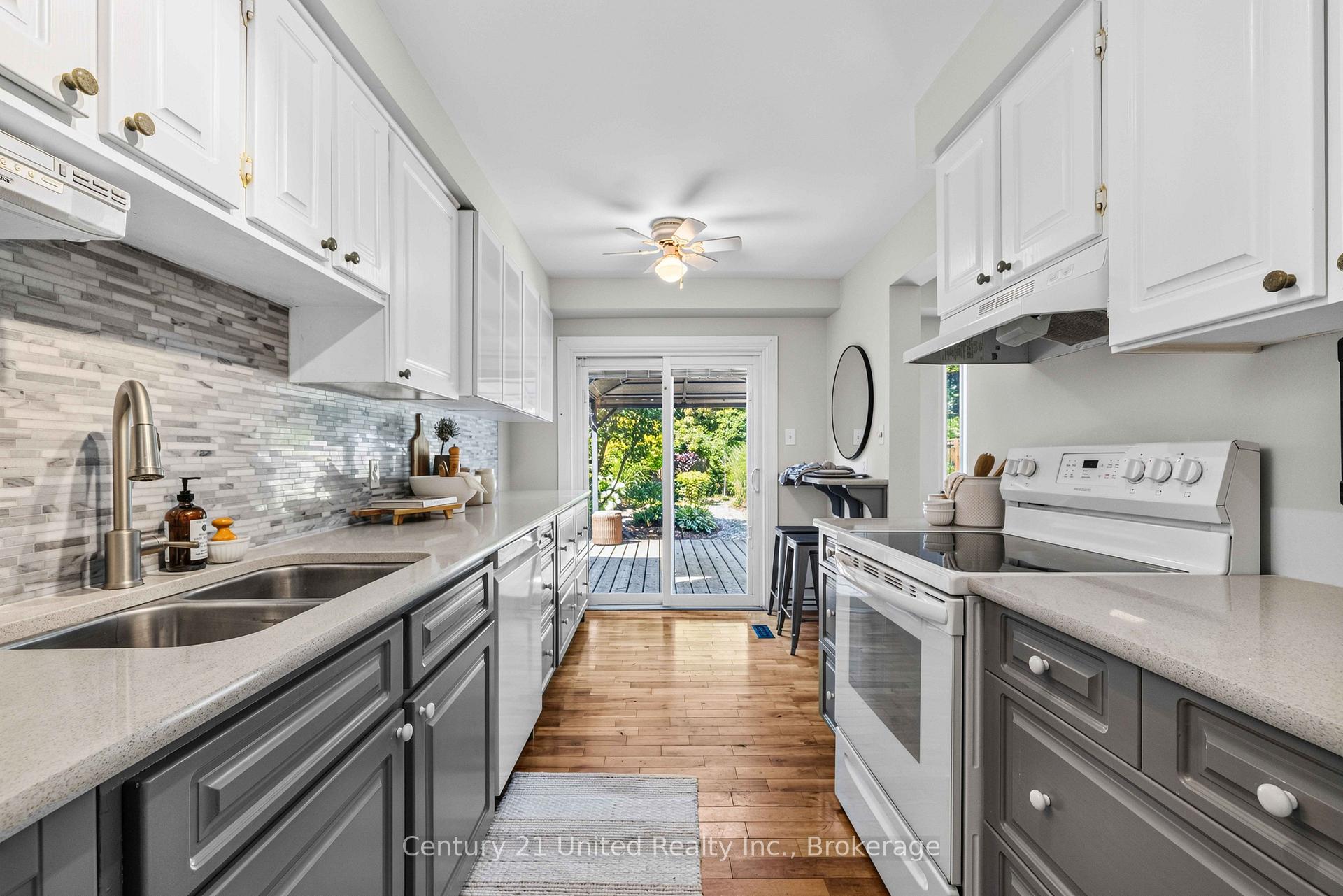 Photo 10 of 518 Reynolds Street, Whitby, Downtown Whitby — HOMEH