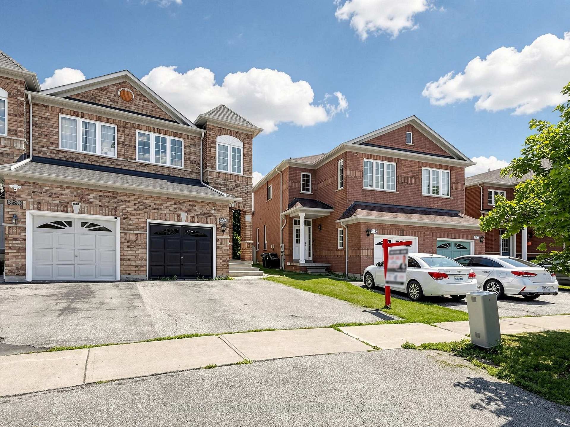 Photo 2 of 828 Khan Crescent, Mississauga, East Credit — HOMEH