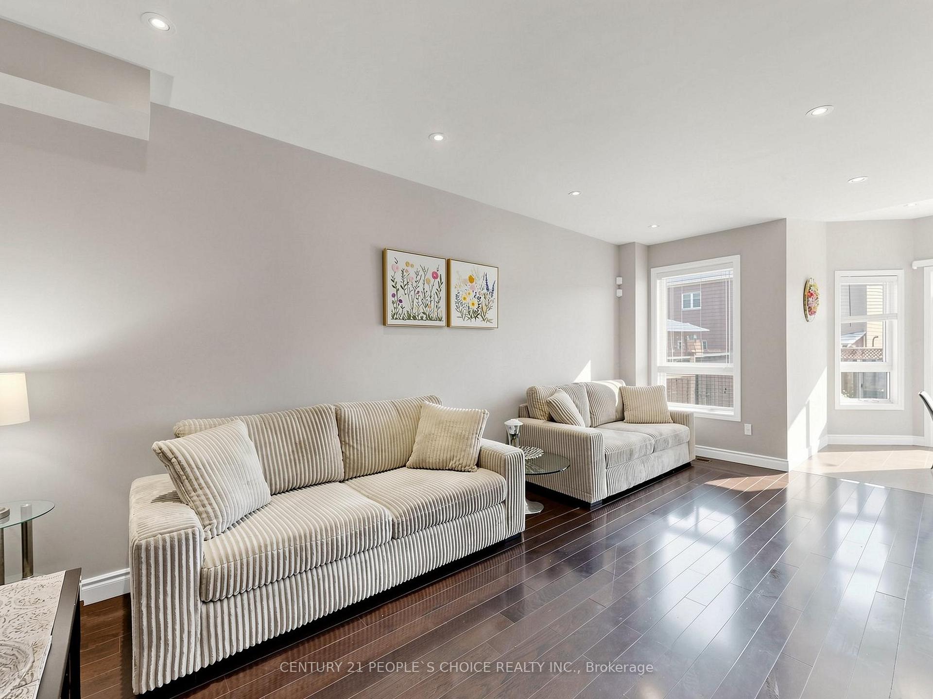 Photo 7 of 828 Khan Crescent, Mississauga, East Credit — HOMEH