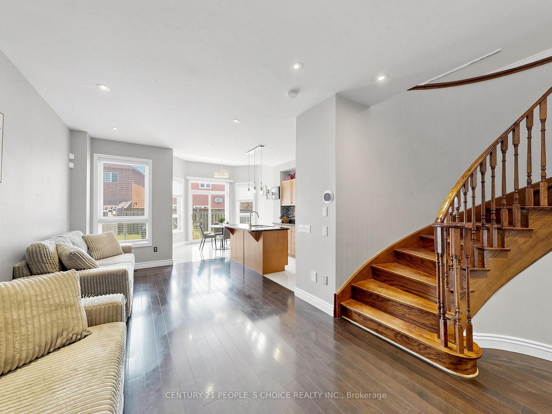 Photo 8 of 828 Khan Crescent, Mississauga, East Credit — HOMEH