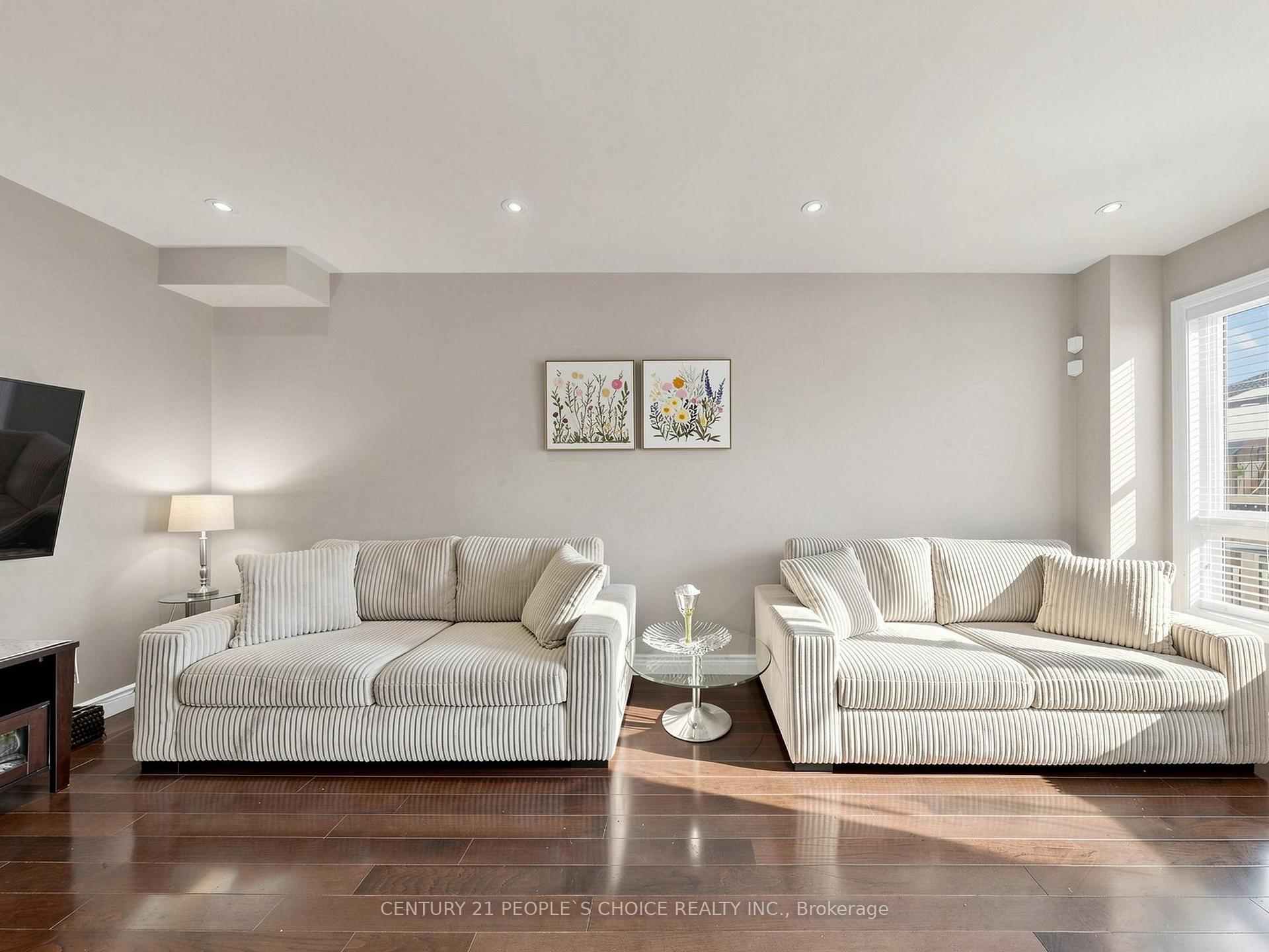 Photo 9 of 828 Khan Crescent, Mississauga, East Credit — HOMEH