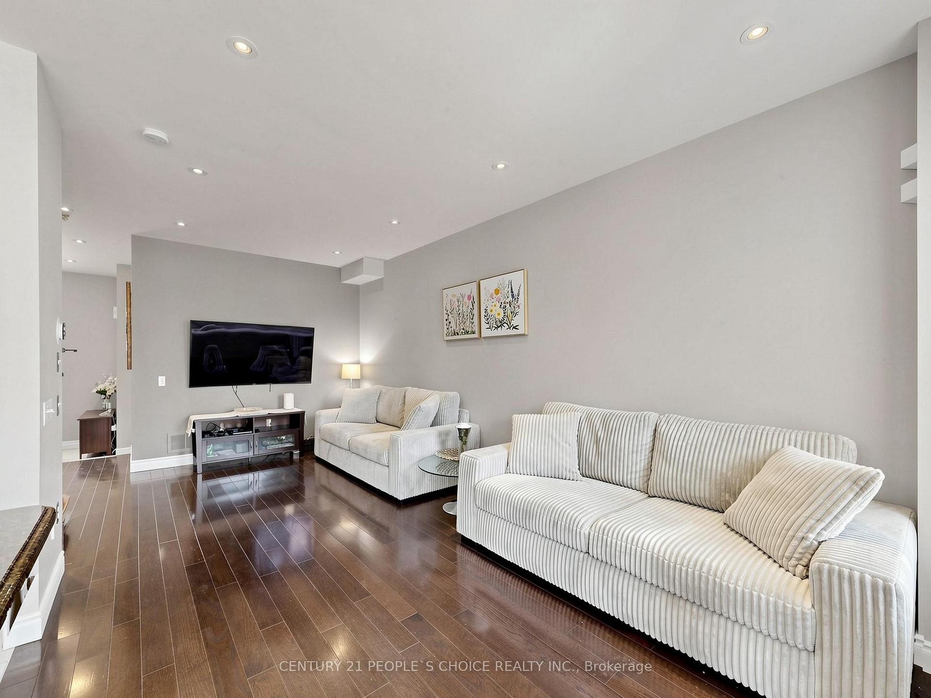 Photo 10 of 828 Khan Crescent, Mississauga, East Credit — HOMEH