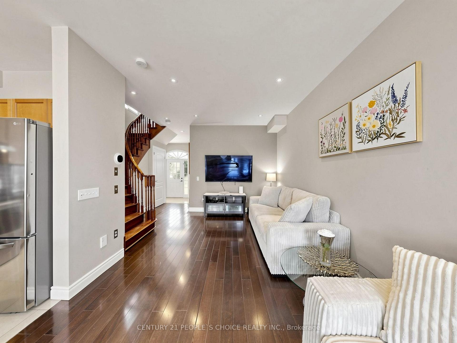 Photo 11 of 828 Khan Crescent, Mississauga, East Credit — HOMEH