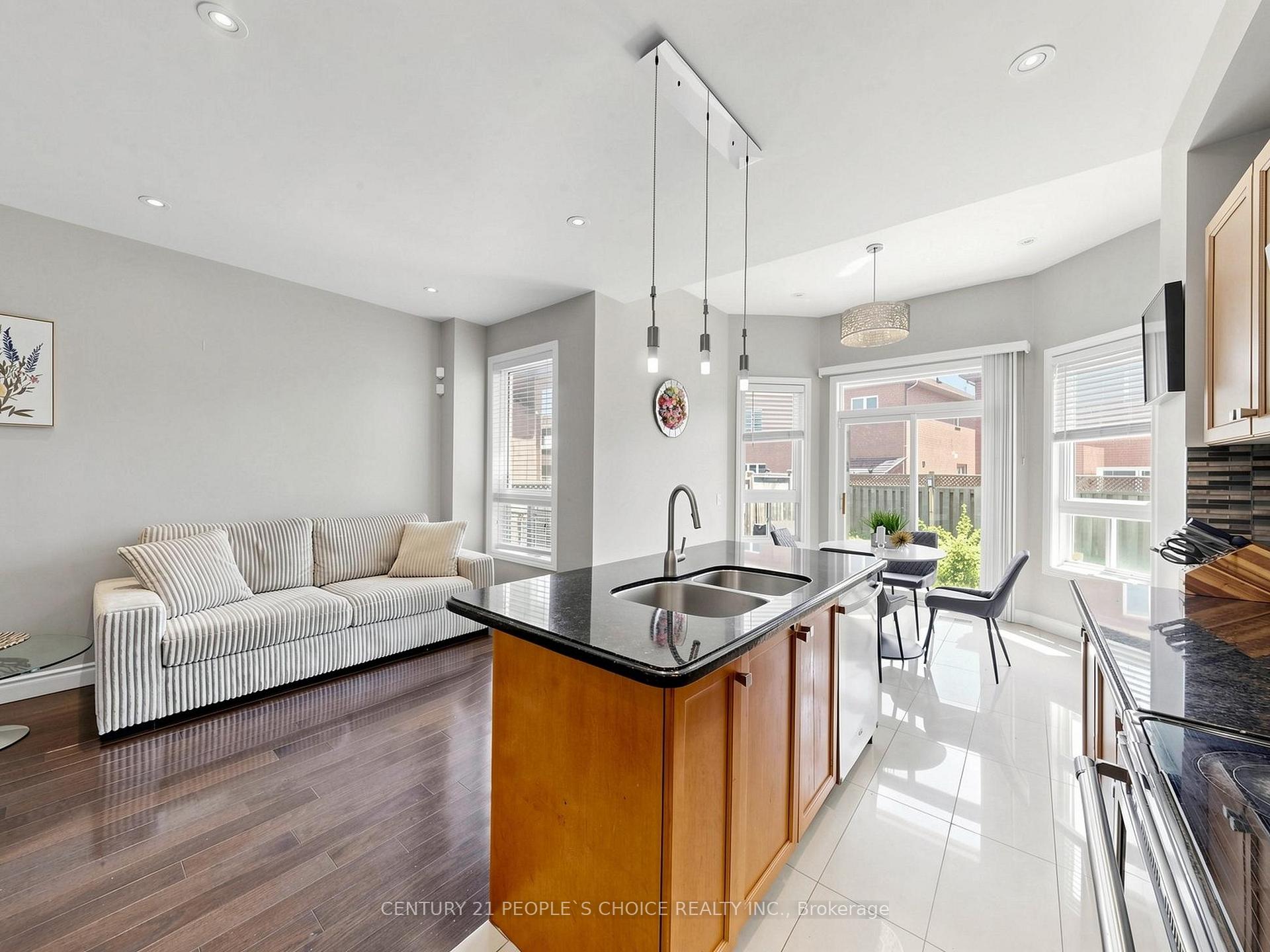 Photo 13 of 828 Khan Crescent, Mississauga, East Credit — HOMEH