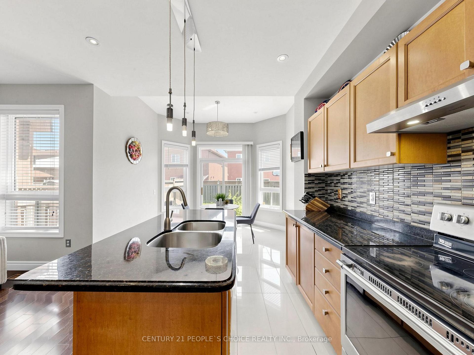Photo 14 of 828 Khan Crescent, Mississauga, East Credit — HOMEH
