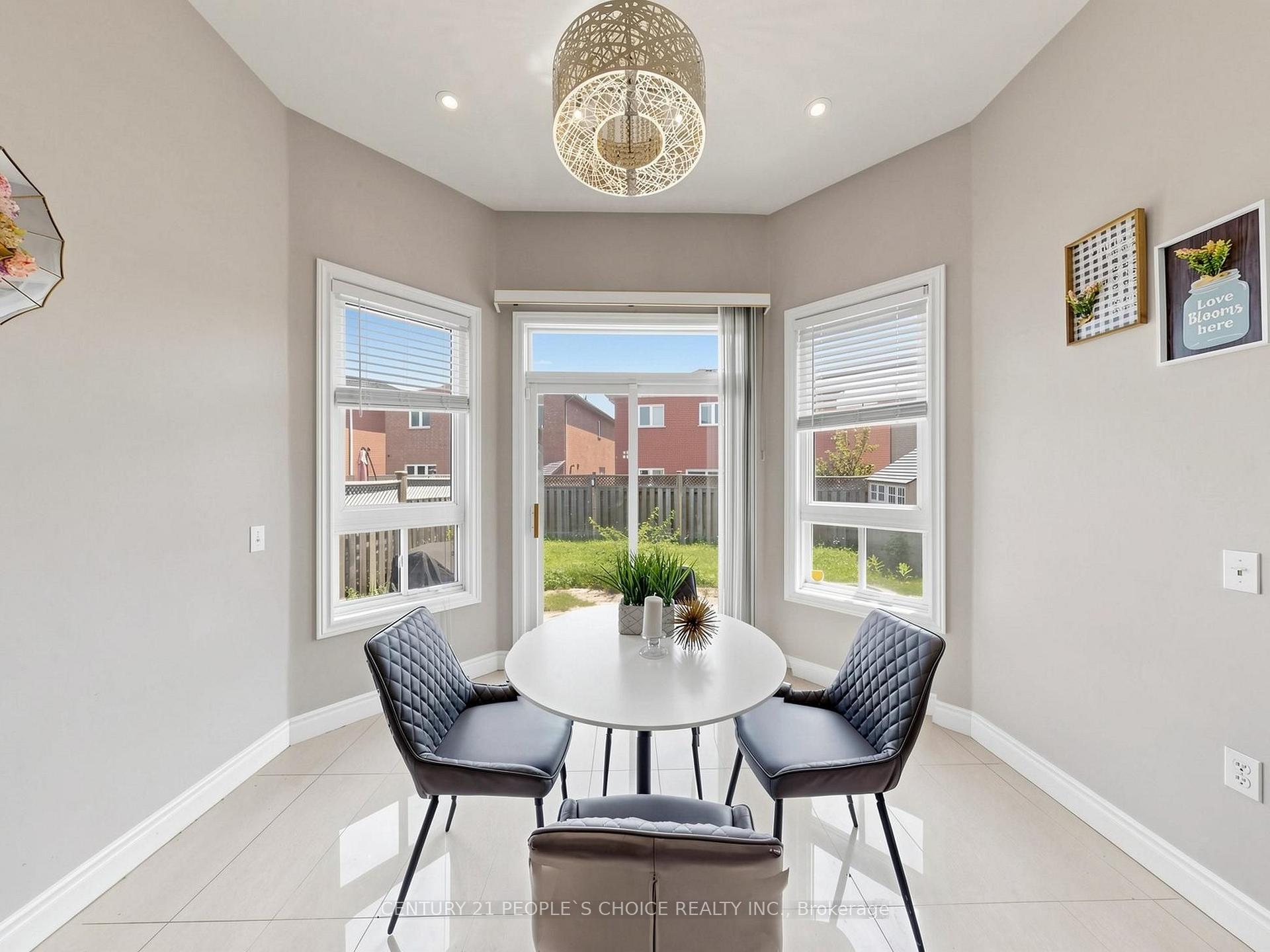 Photo 18 of 828 Khan Crescent, Mississauga, East Credit — HOMEH
