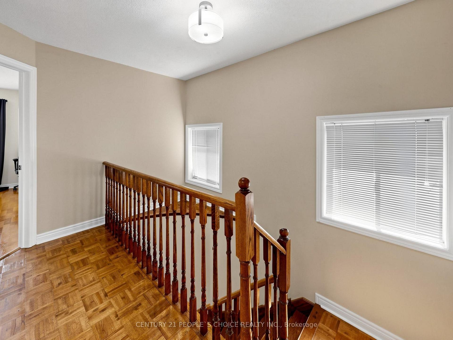 Photo 24 of 828 Khan Crescent, Mississauga, East Credit — HOMEH