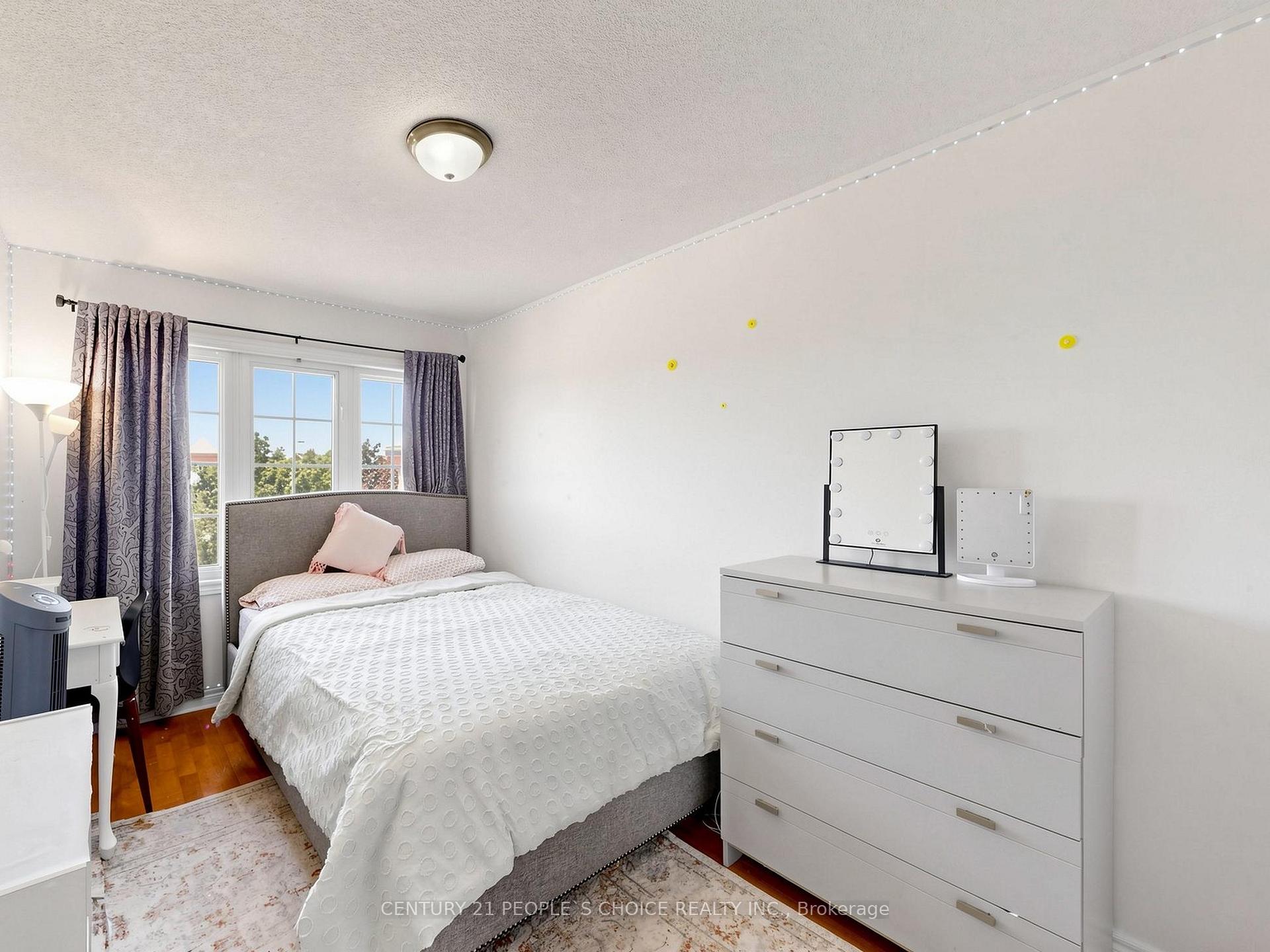 Photo 36 of 828 Khan Crescent, Mississauga, East Credit — HOMEH