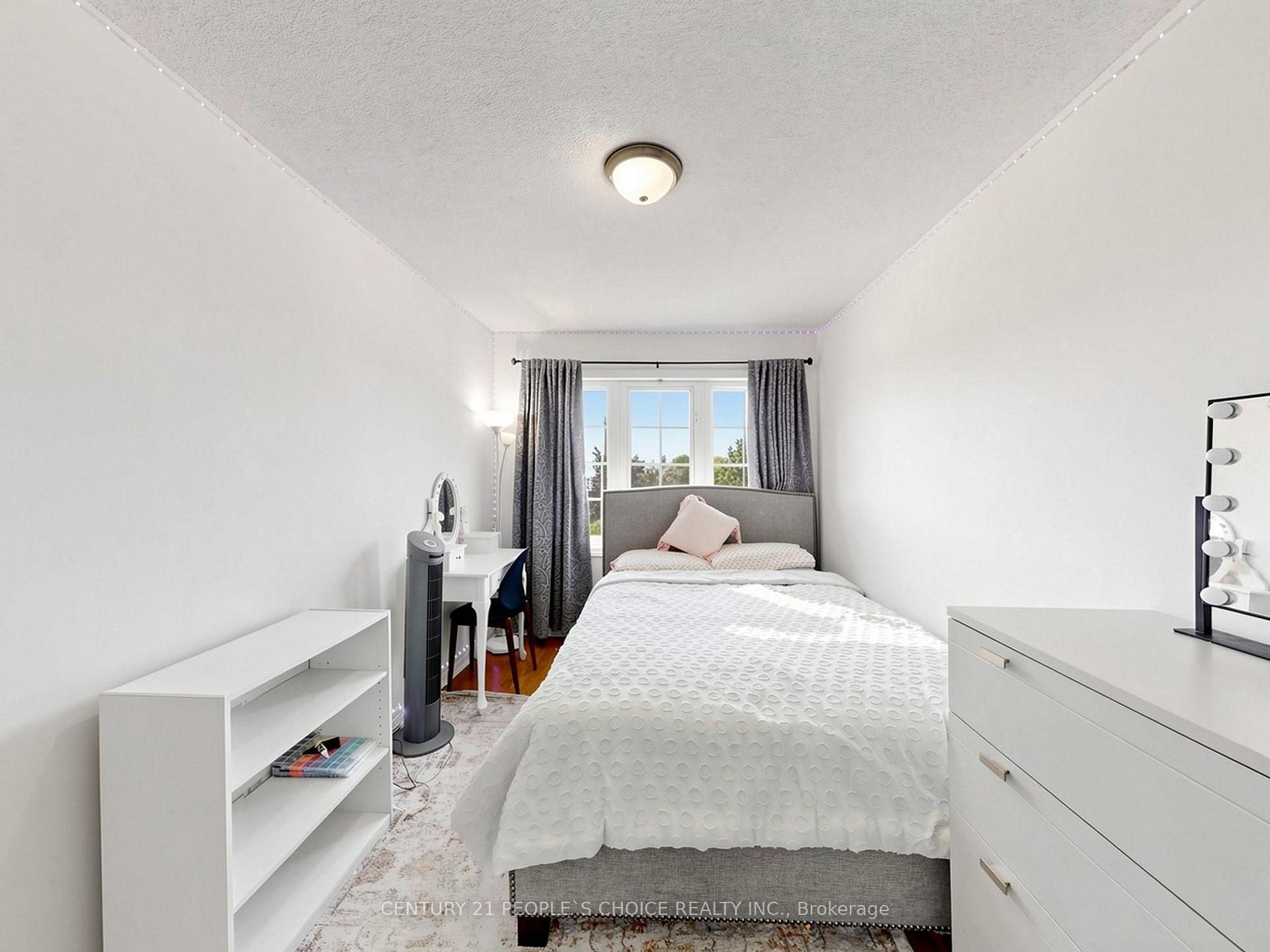 Photo 37 of 828 Khan Crescent, Mississauga, East Credit — HOMEH