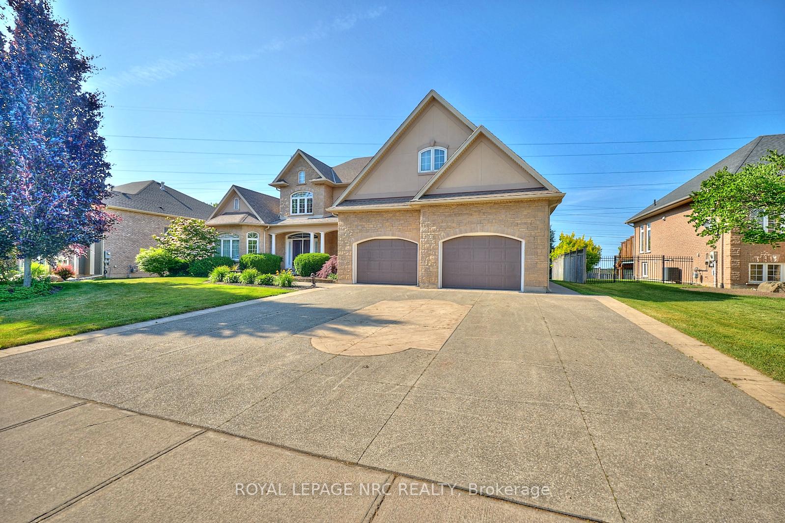 Photo 2 of 7995 Cathedral Drive, Niagara Falls, Mt. Carmel — HOMEH