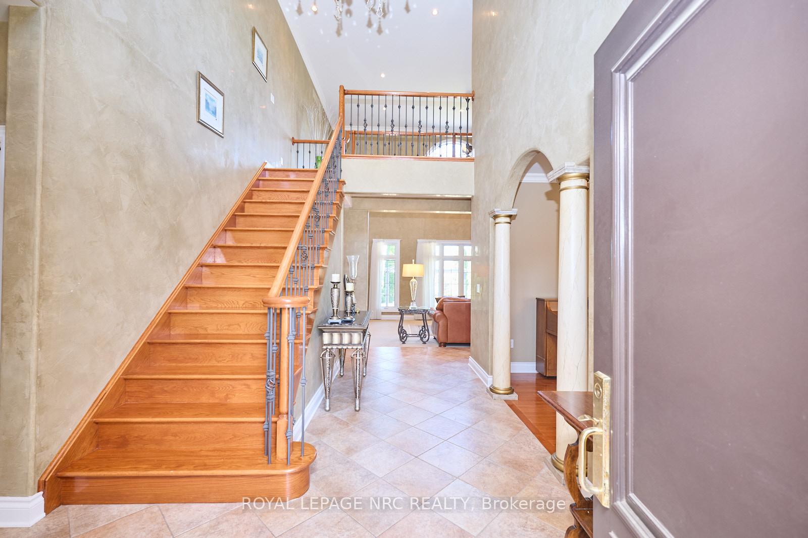 Photo 4 of 7995 Cathedral Drive, Niagara Falls, Mt. Carmel — HOMEH