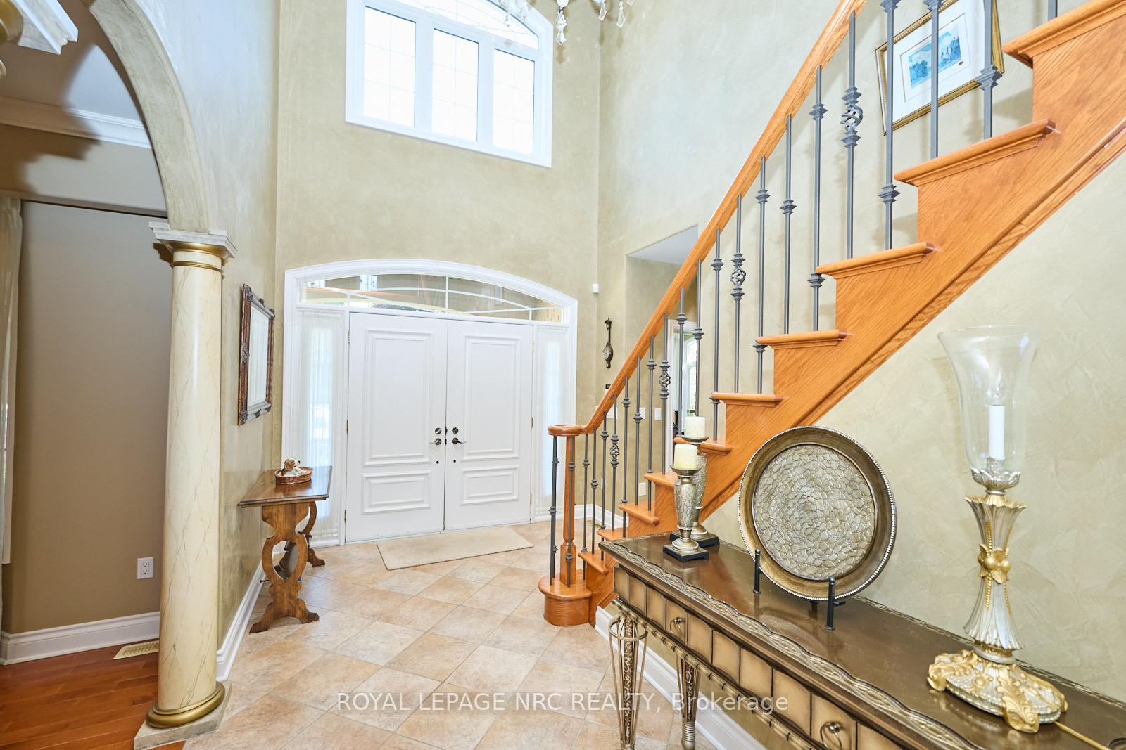 Photo 5 of 7995 Cathedral Drive, Niagara Falls, Mt. Carmel — HOMEH