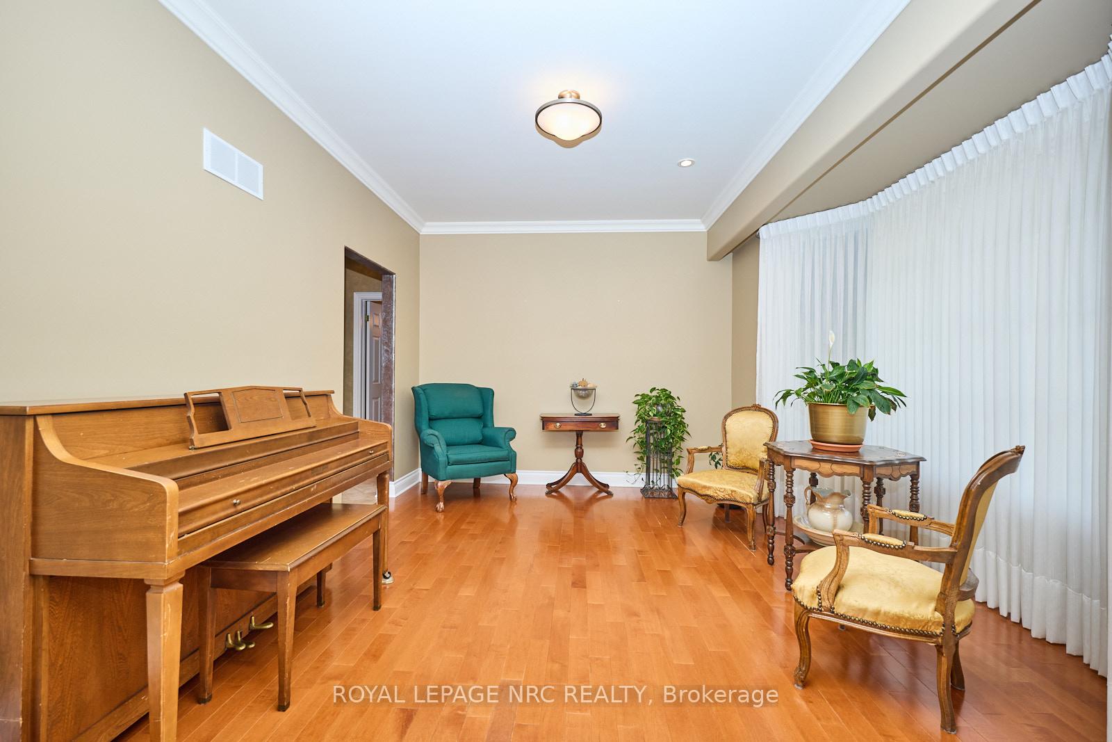Photo 6 of 7995 Cathedral Drive, Niagara Falls, Mt. Carmel — HOMEH
