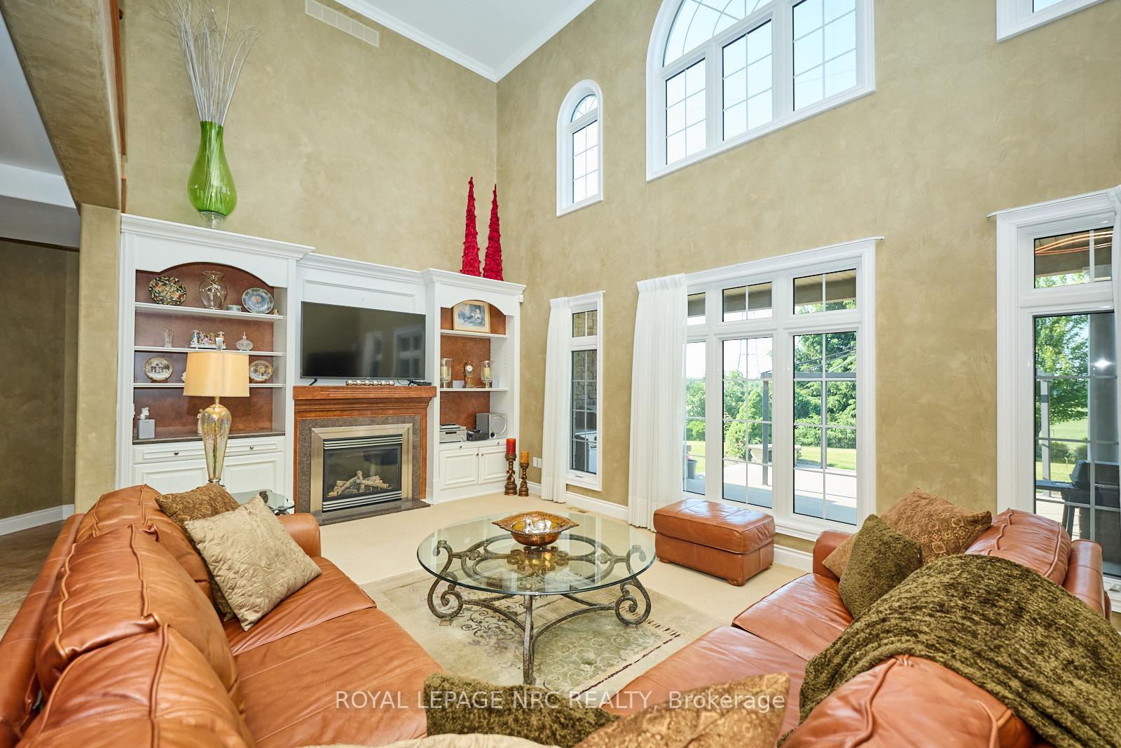 Photo 8 of 7995 Cathedral Drive, Niagara Falls, Mt. Carmel — HOMEH