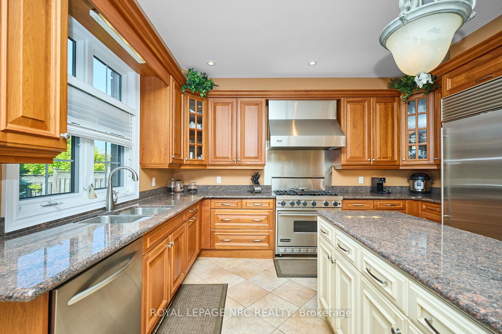 Photo 14 of 7995 Cathedral Drive, Niagara Falls, Mt. Carmel — HOMEH