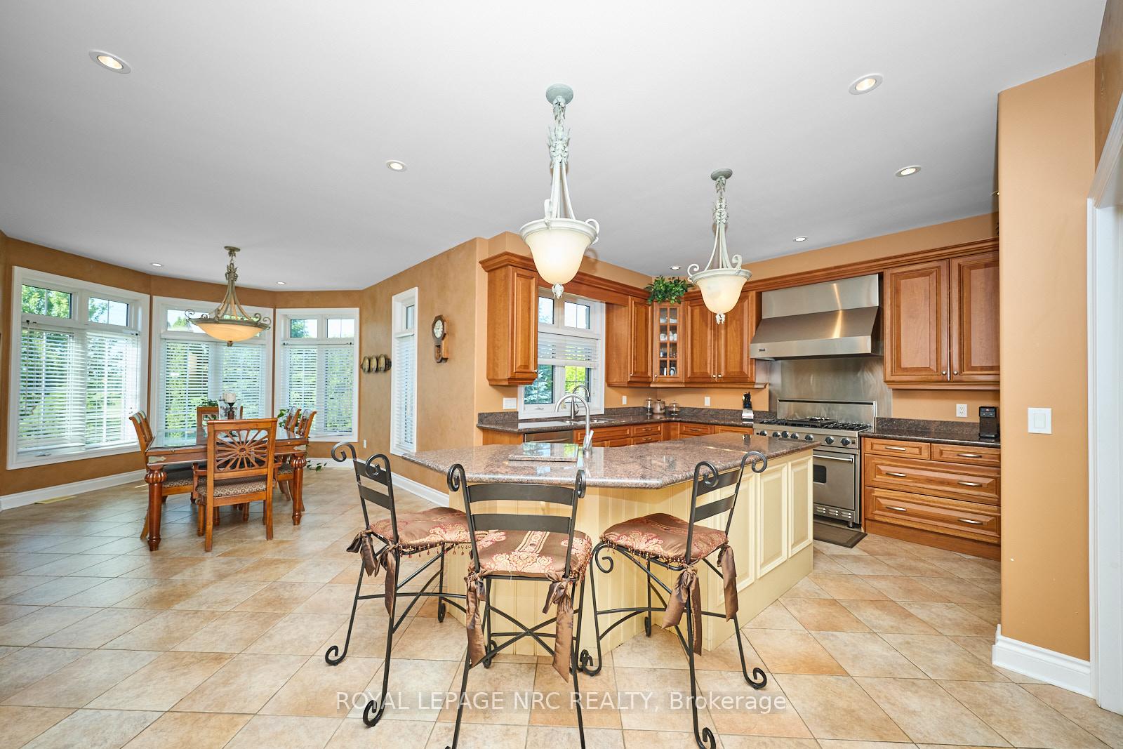 Photo 15 of 7995 Cathedral Drive, Niagara Falls, Mt. Carmel — HOMEH