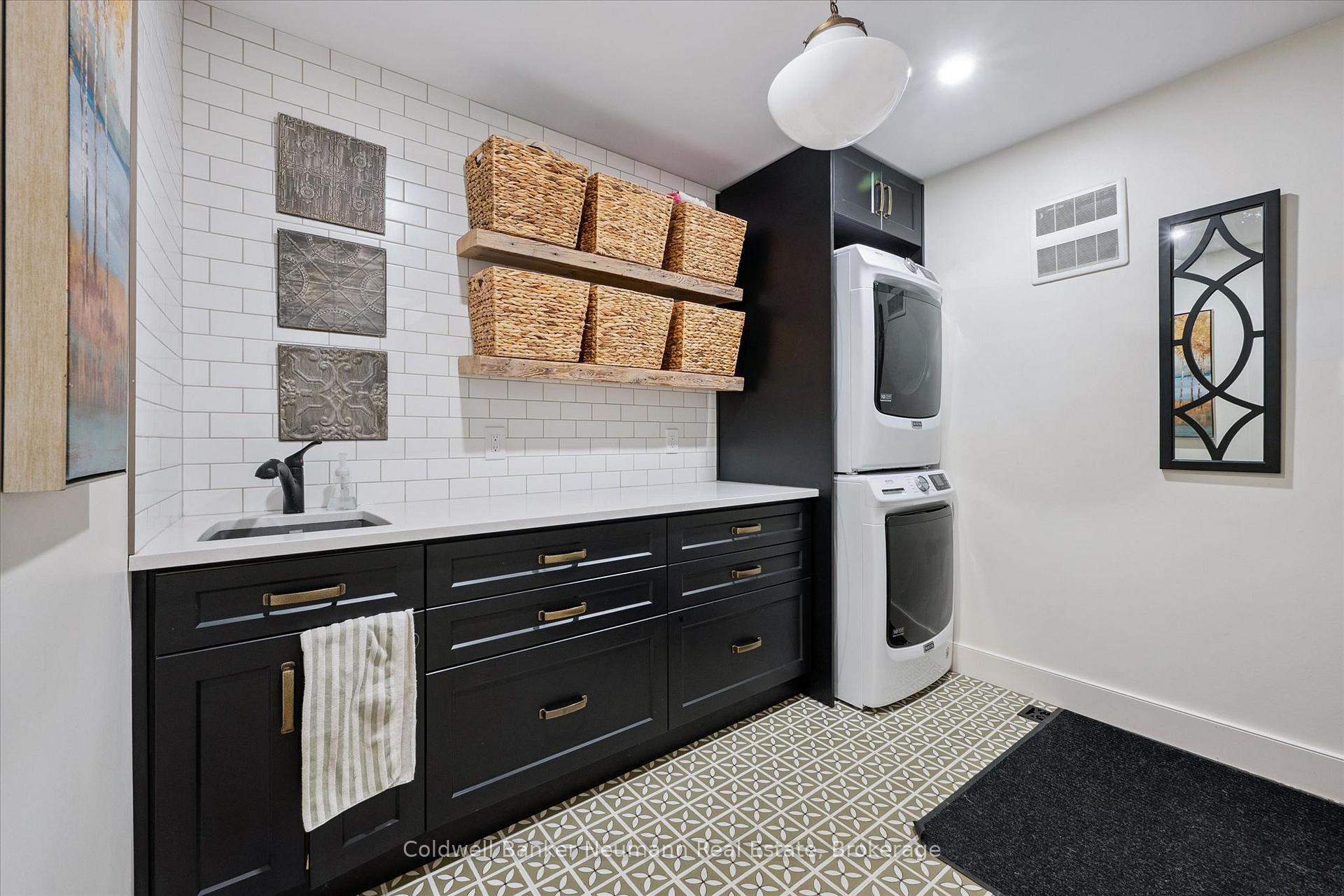 Photo 18 of 35 Monticello Crescent, Guelph, Kortright East — HOMEH