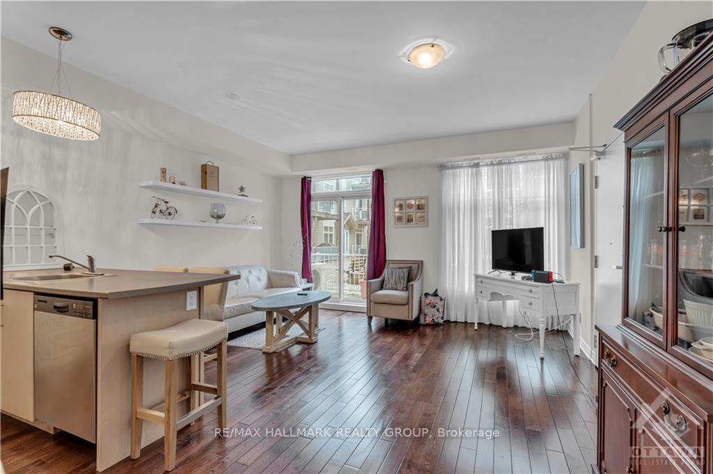 Photo 3 of Unit C, 326 Everest Private, Ottawa, Elmvale Acres — HOMEH