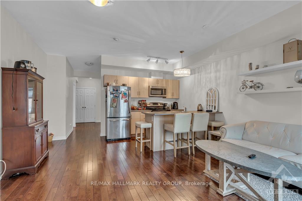 Photo 5 of Unit C, 326 Everest Private, Ottawa, Elmvale Acres — HOMEH