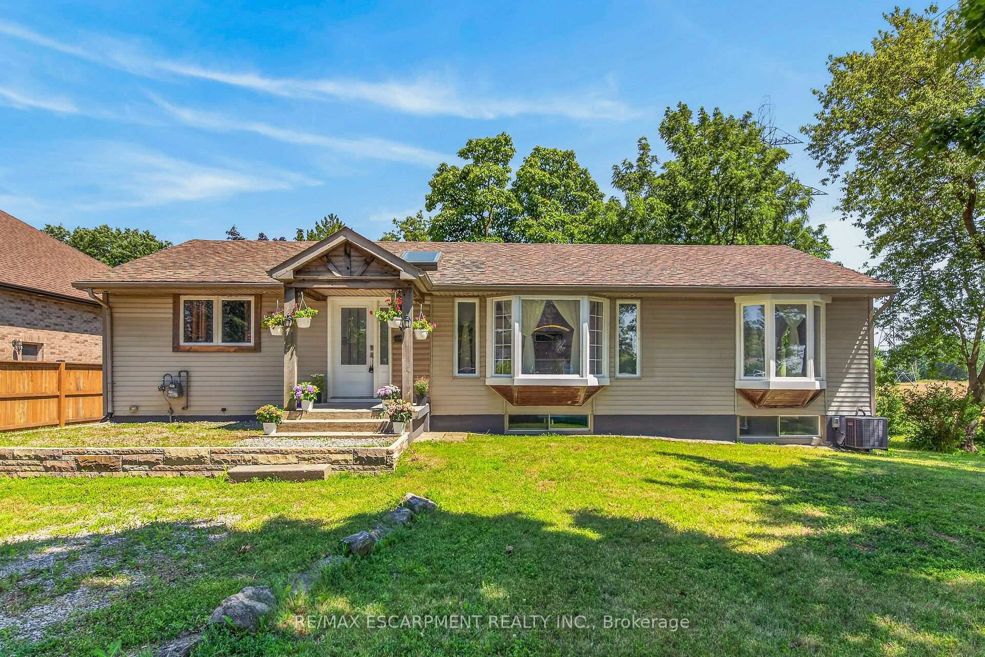 Photo 2 of 129 Aldercrest Avenue, Hamilton, Rural Glanbrook — HOMEH