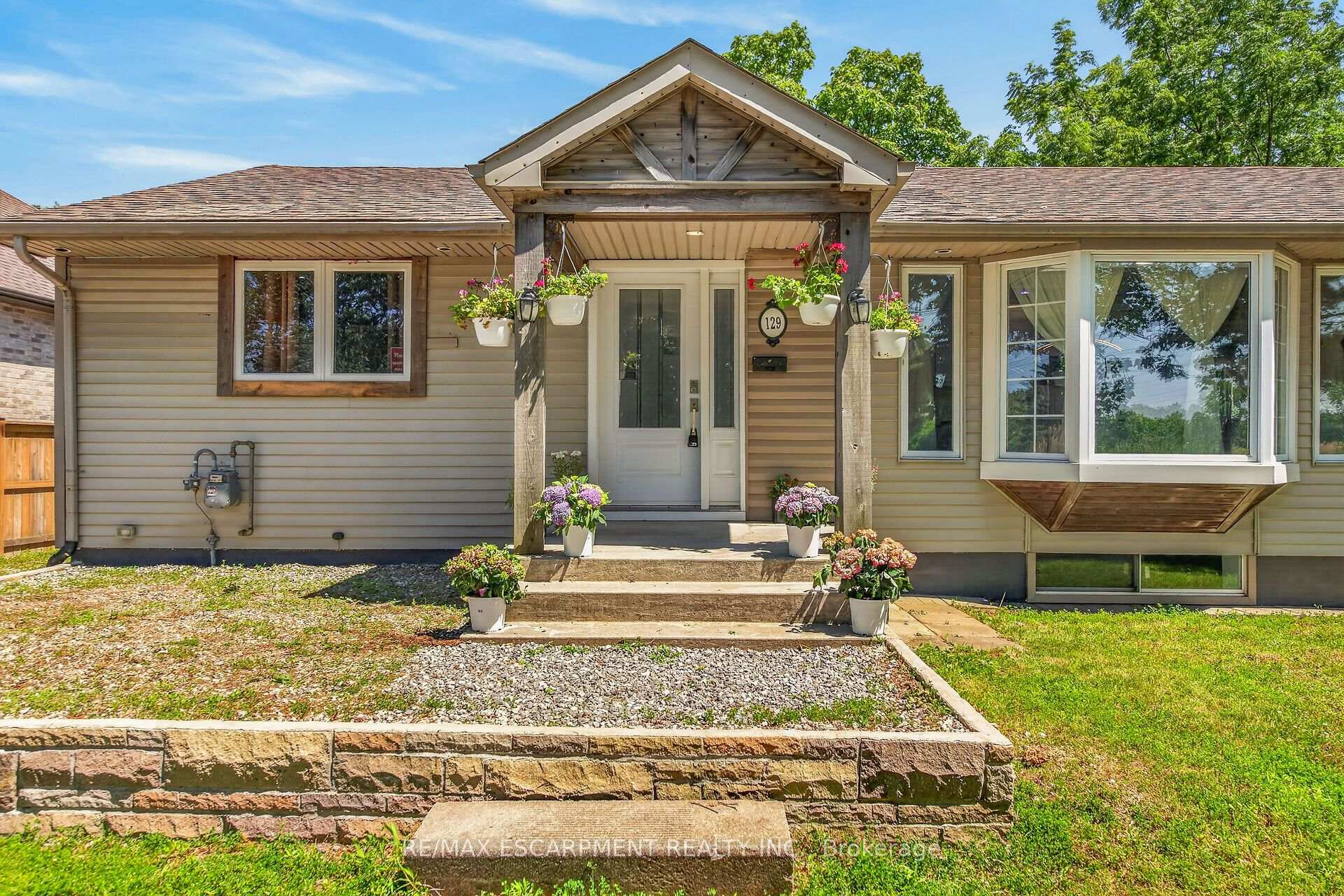 Photo 3 of 129 Aldercrest Avenue, Hamilton, Rural Glanbrook — HOMEH