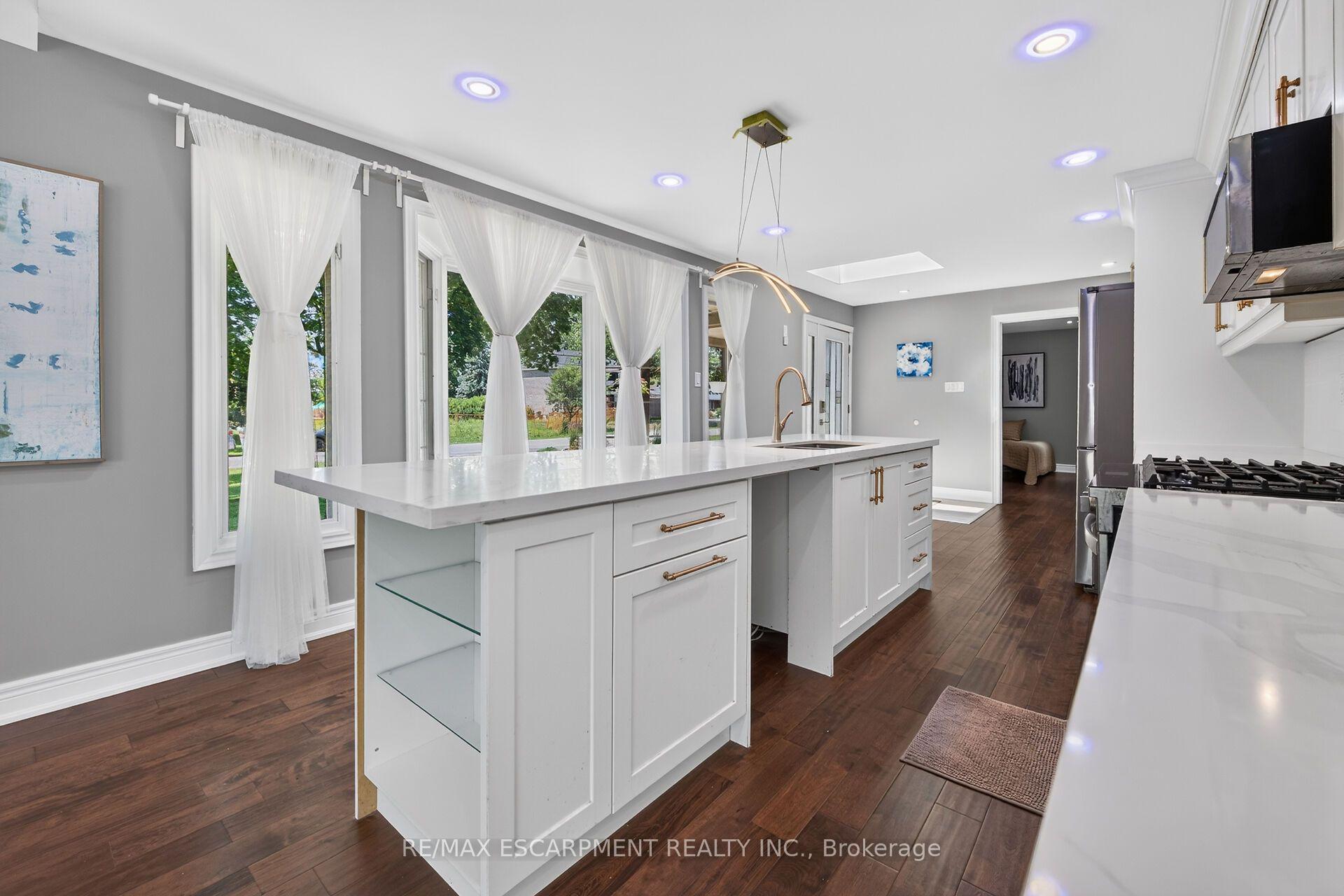 Photo 10 of 129 Aldercrest Avenue, Hamilton, Rural Glanbrook — HOMEH