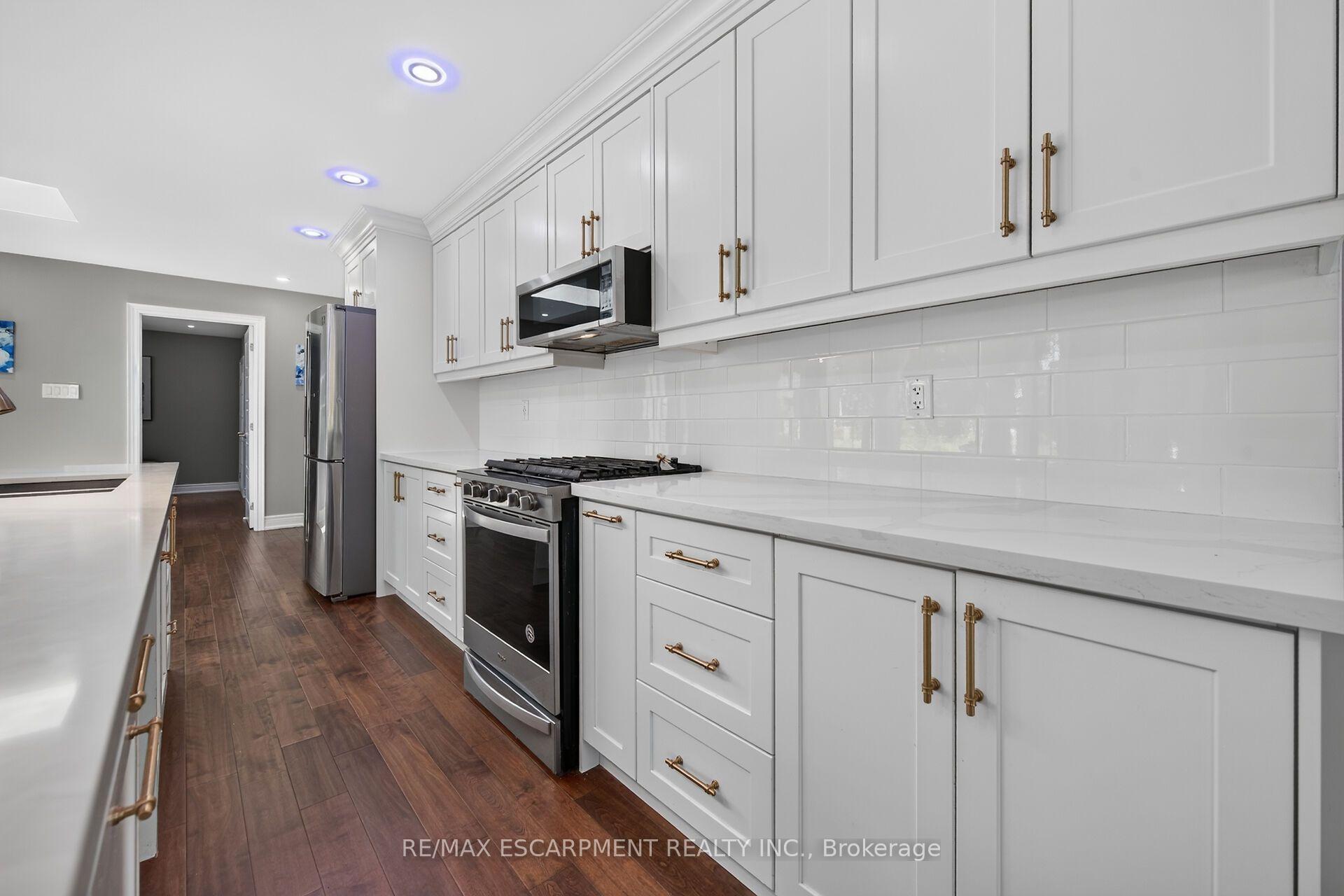 Photo 11 of 129 Aldercrest Avenue, Hamilton, Rural Glanbrook — HOMEH