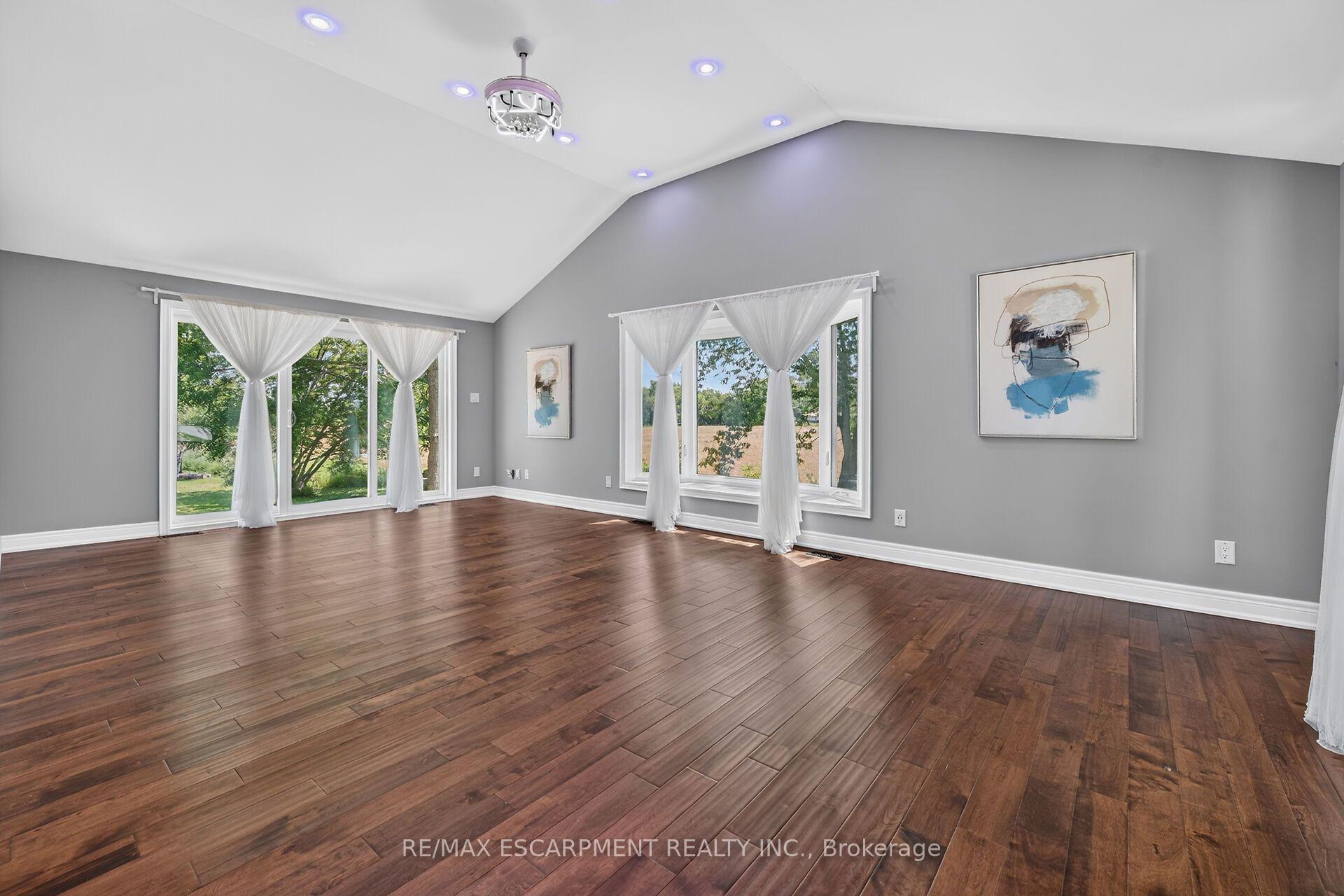 Photo 13 of 129 Aldercrest Avenue, Hamilton, Rural Glanbrook — HOMEH