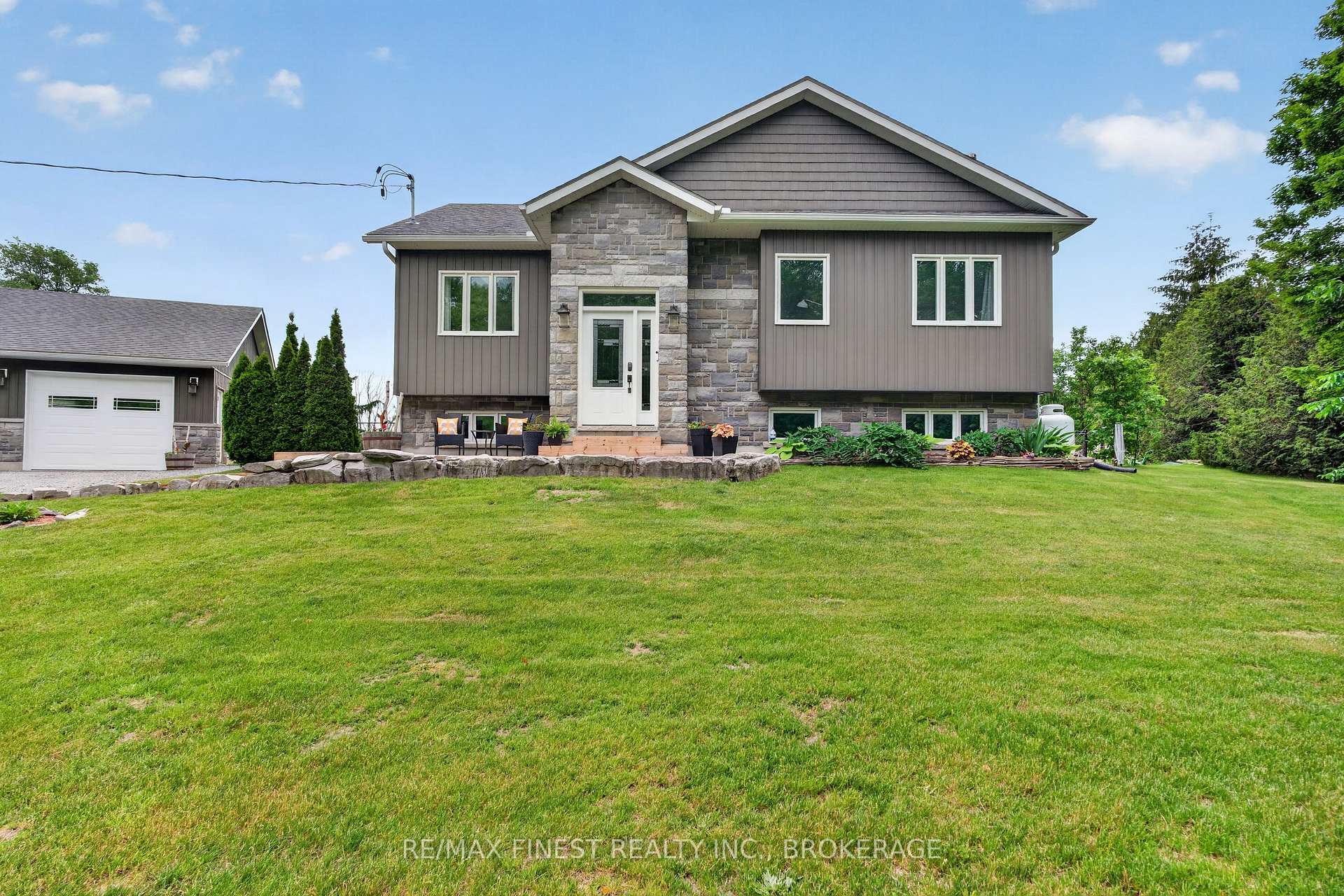 Photo 2 of 1415 Rickards Road, Frontenac, Frontenac South — HOMEH