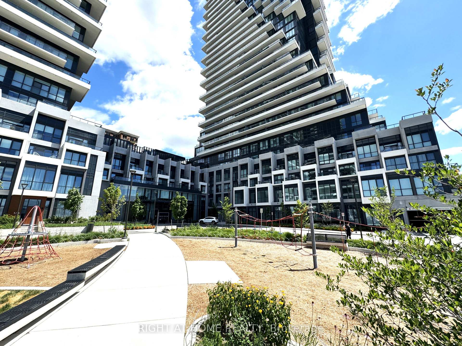 Front of Unit 4304, 30 Inn On The Park Dr