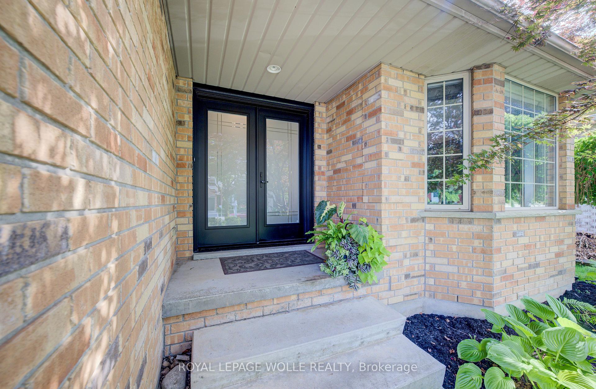 Photo 3 of 561 Chancery Lane, Waterloo, Columbia Forest — HOMEH