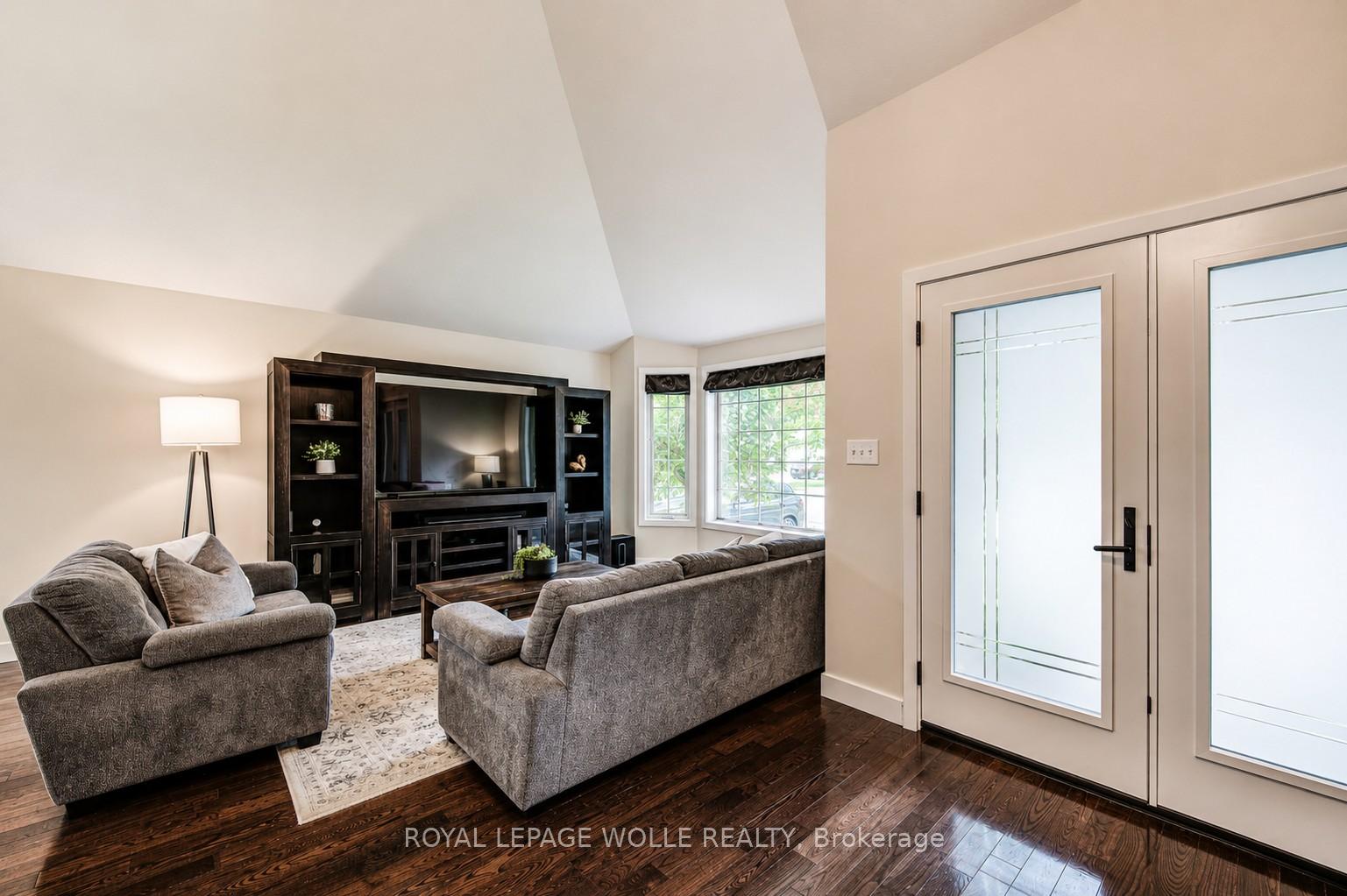 Photo 4 of 561 Chancery Lane, Waterloo, Columbia Forest — HOMEH