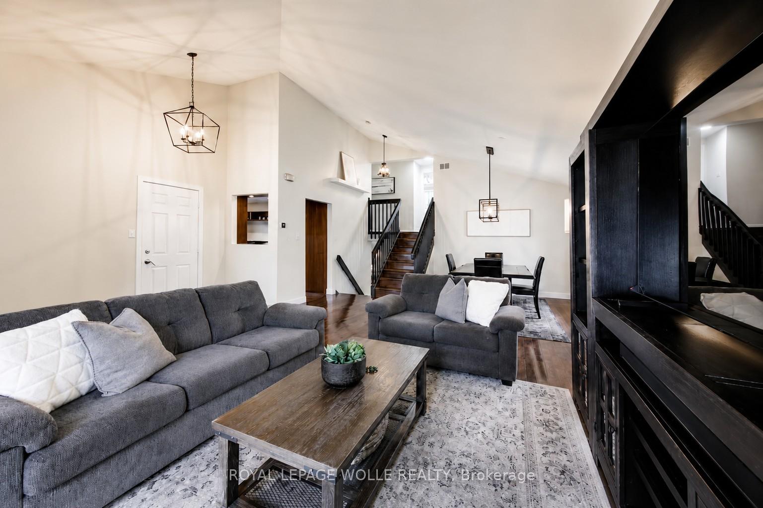 Photo 7 of 561 Chancery Lane, Waterloo, Columbia Forest — HOMEH