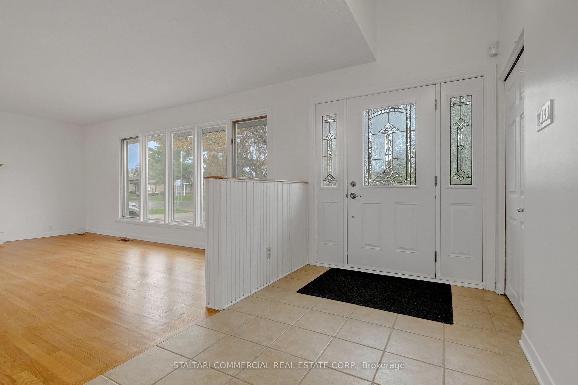 Photo 2 of 1156 Deer Park Road W, Ottawa, City View/Skyline/Fisher Heights/Parkwood Hills — HOMEH