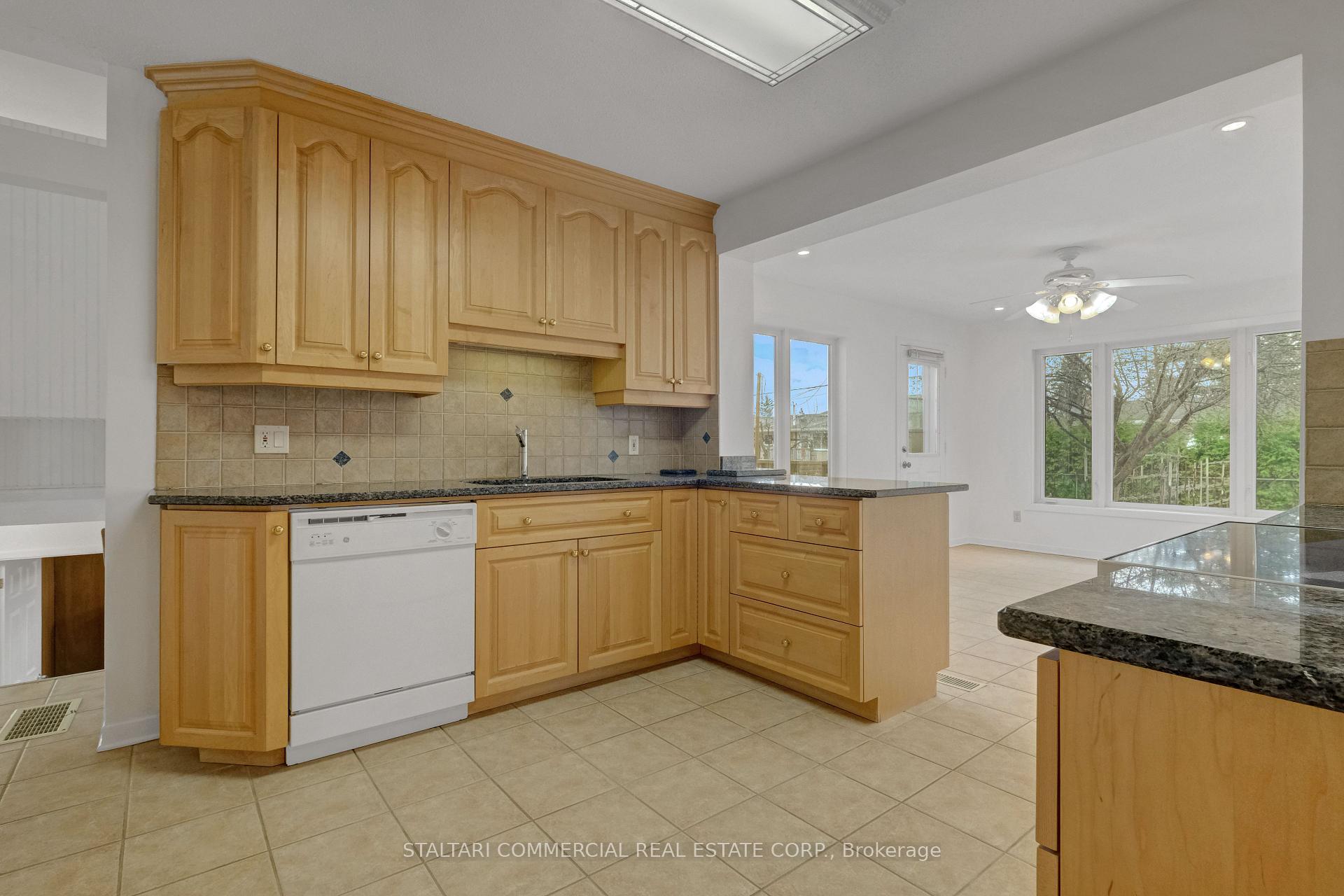 Photo 6 of 1156 Deer Park Road W, Ottawa, City View/Skyline/Fisher Heights/Parkwood Hills — HOMEH