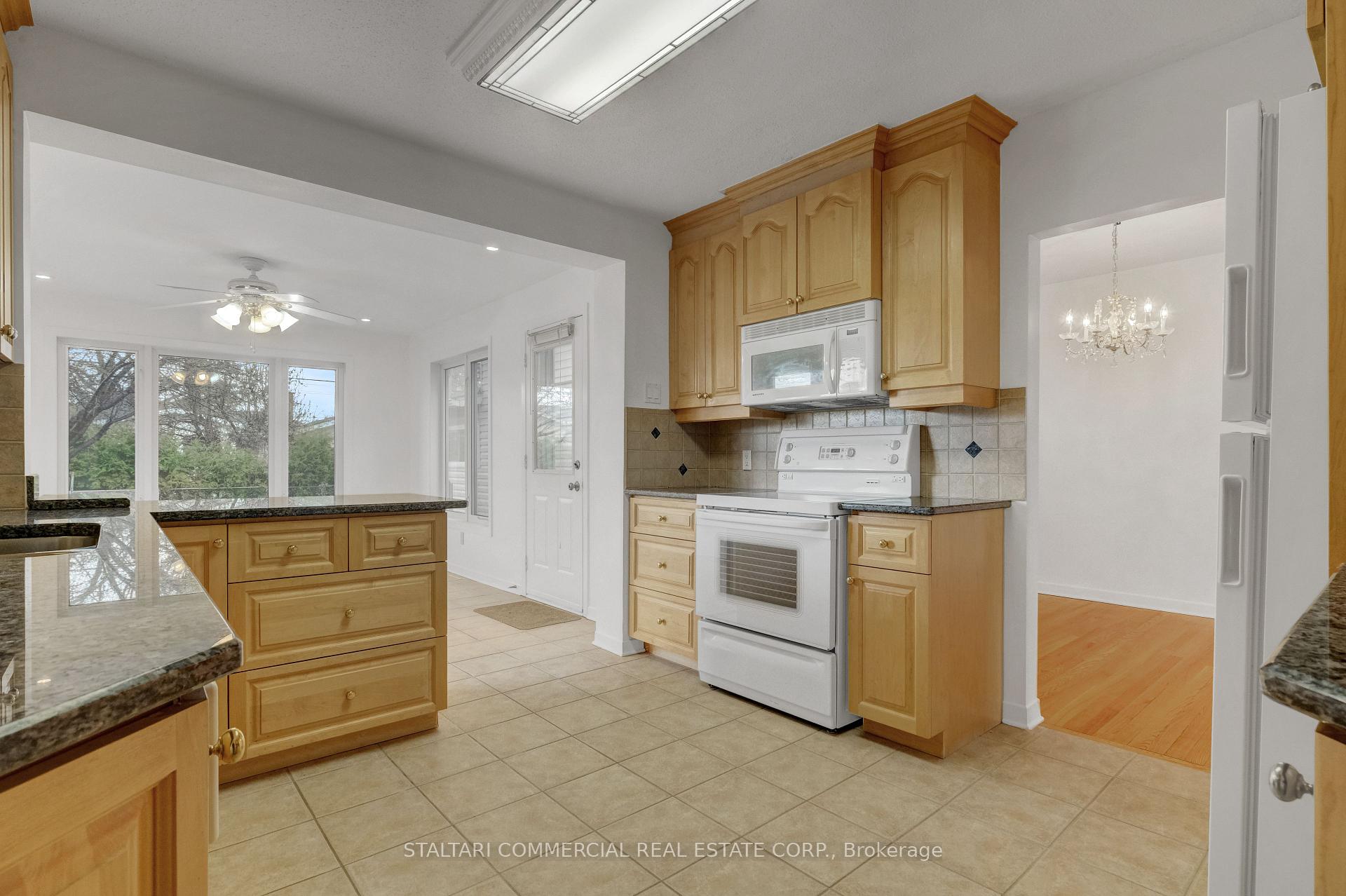 Photo 7 of 1156 Deer Park Road W, Ottawa, City View/Skyline/Fisher Heights/Parkwood Hills — HOMEH