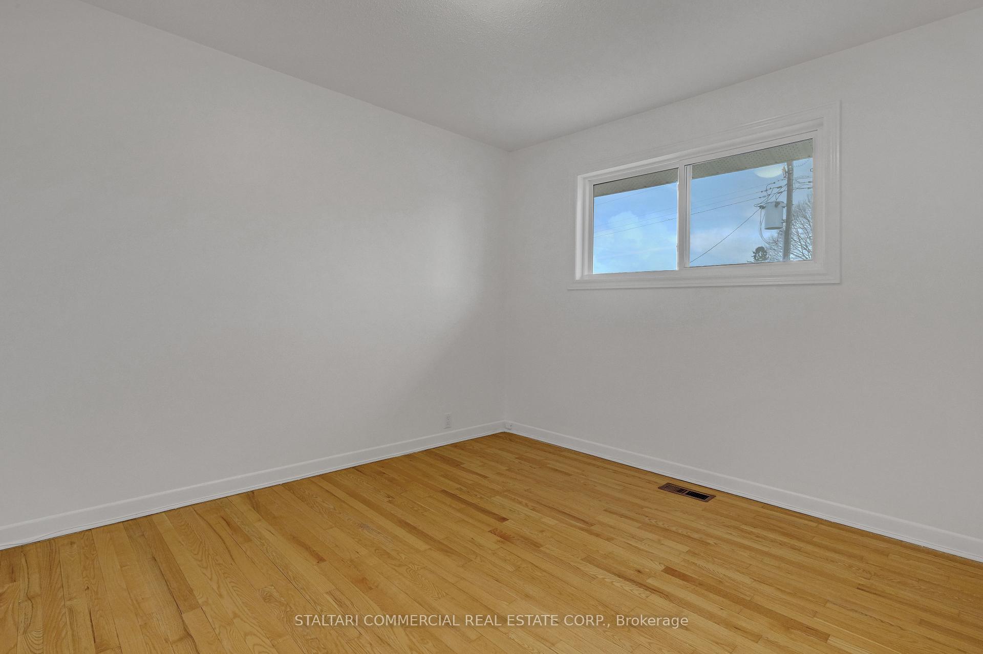 Photo 11 of 1156 Deer Park Road W, Ottawa, City View/Skyline/Fisher Heights/Parkwood Hills — HOMEH