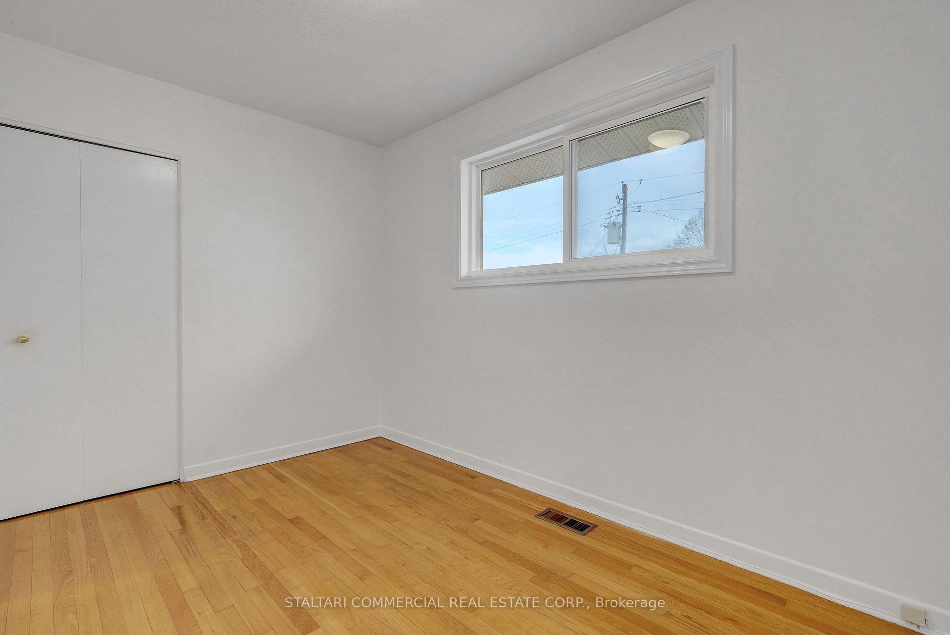 Photo 12 of 1156 Deer Park Road W, Ottawa, City View/Skyline/Fisher Heights/Parkwood Hills — HOMEH