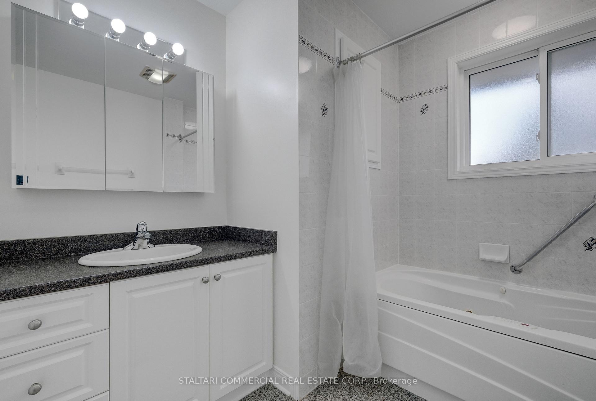 Photo 13 of 1156 Deer Park Road W, Ottawa, City View/Skyline/Fisher Heights/Parkwood Hills — HOMEH