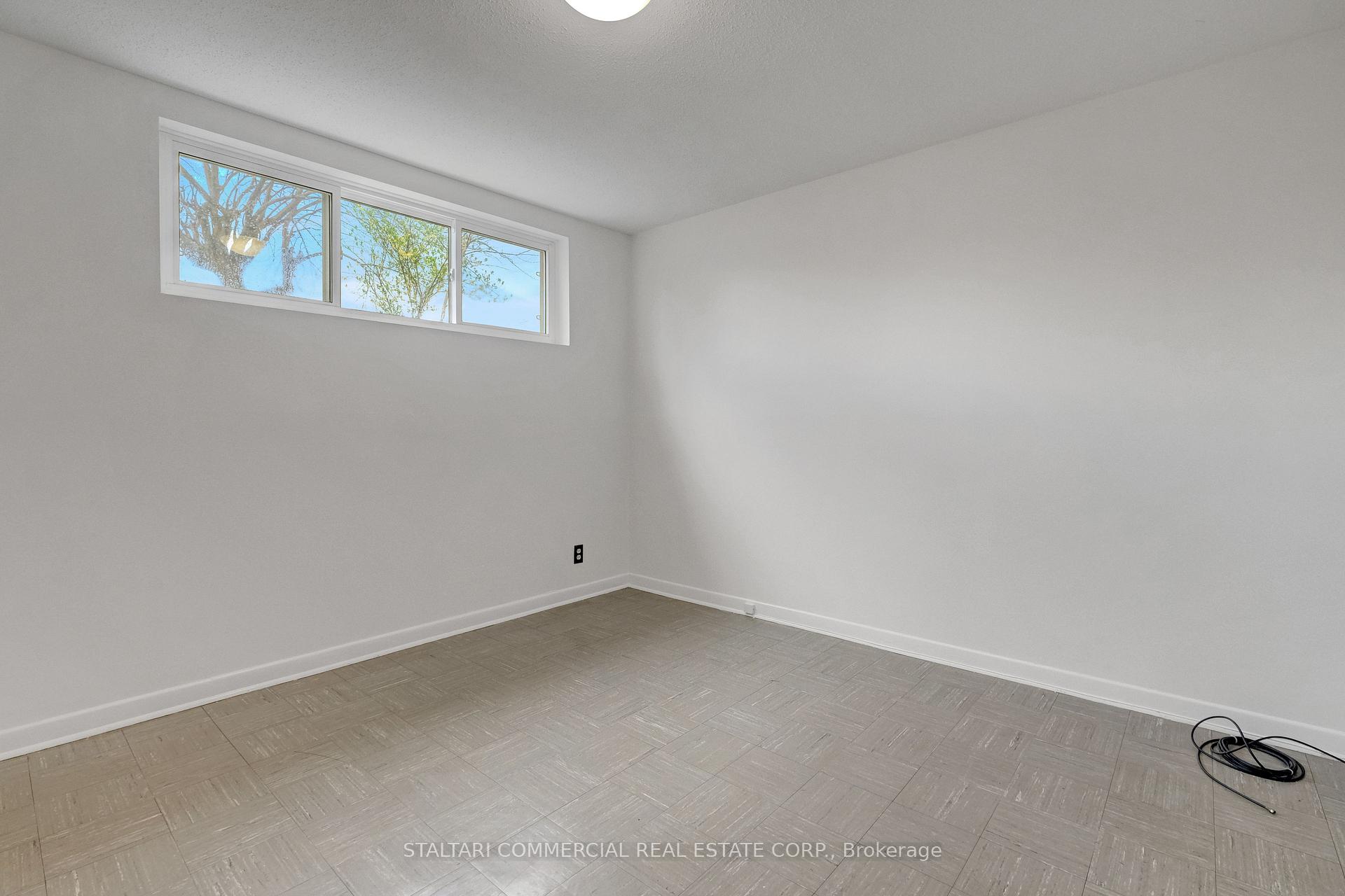 Photo 14 of 1156 Deer Park Road W, Ottawa, City View/Skyline/Fisher Heights/Parkwood Hills — HOMEH